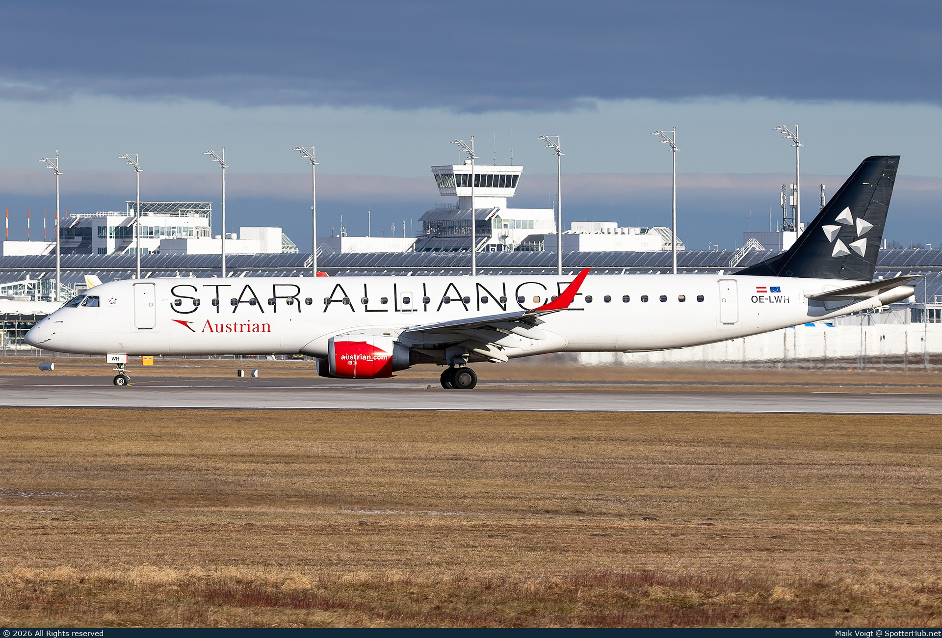 Photo of OE-LWH - Embraer ERJ-195LR operated by Austrian Airlines