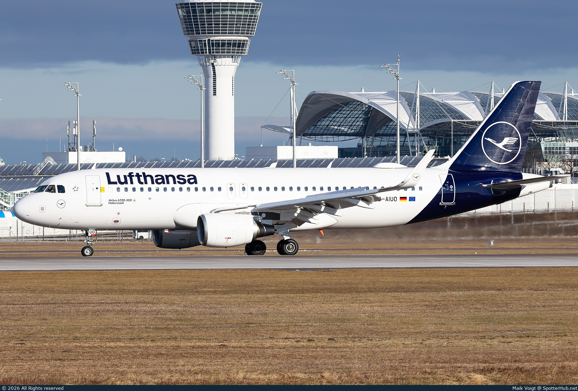 Photo of D-AIUO - Airbus A320-214 operated by Lufthansa