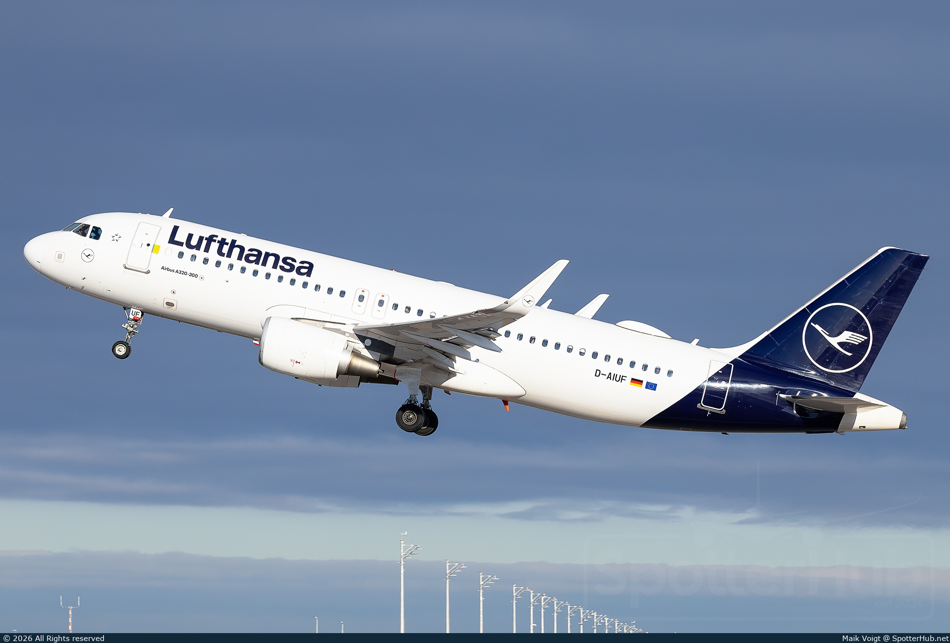 Photo of D-AIUF - Airbus A320-214 operated by Lufthansa