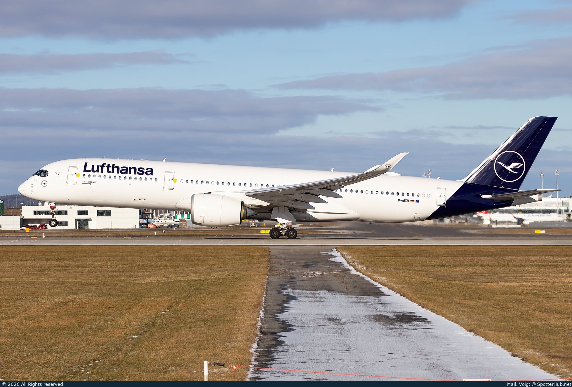 Photo of D-AIXH - Airbus A350-941 operated by Lufthansa