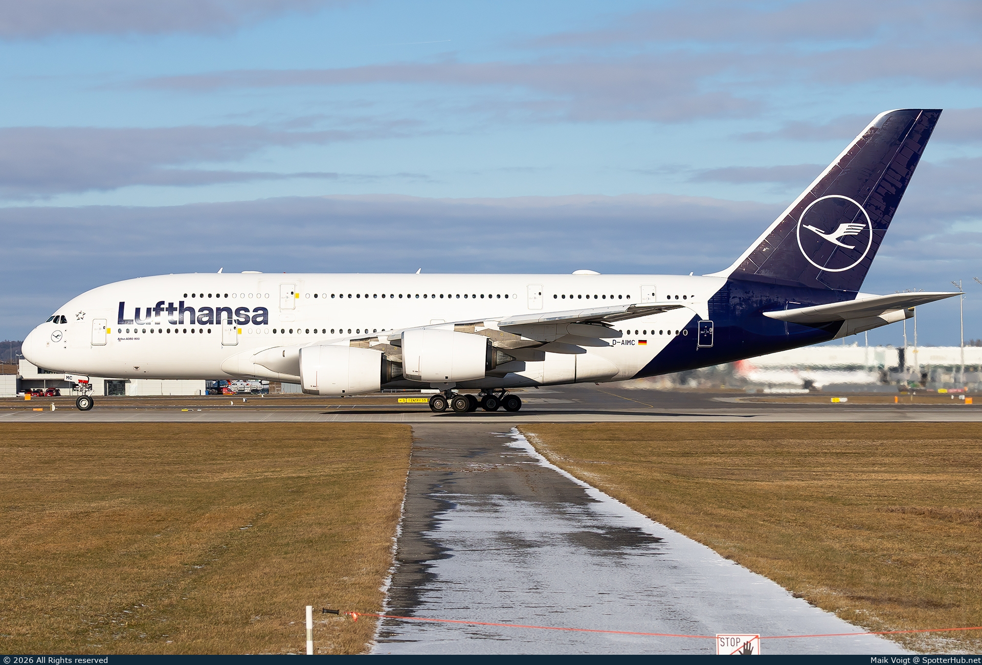 Photo of D-AIMC - Airbus A380-841 operated by Lufthansa