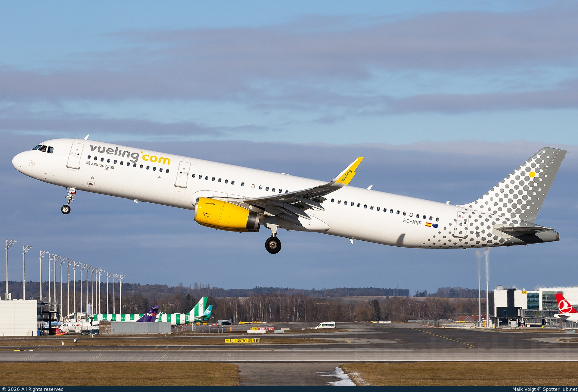Photo of EC-MRF - Airbus A321-231 operated by Vueling