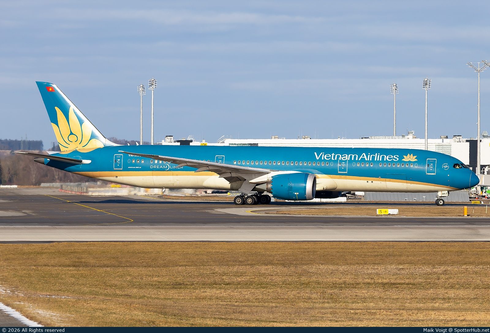 Photo of VN-A862 - Boeing 787-9 Dreamliner operated by Vietnam Airlines