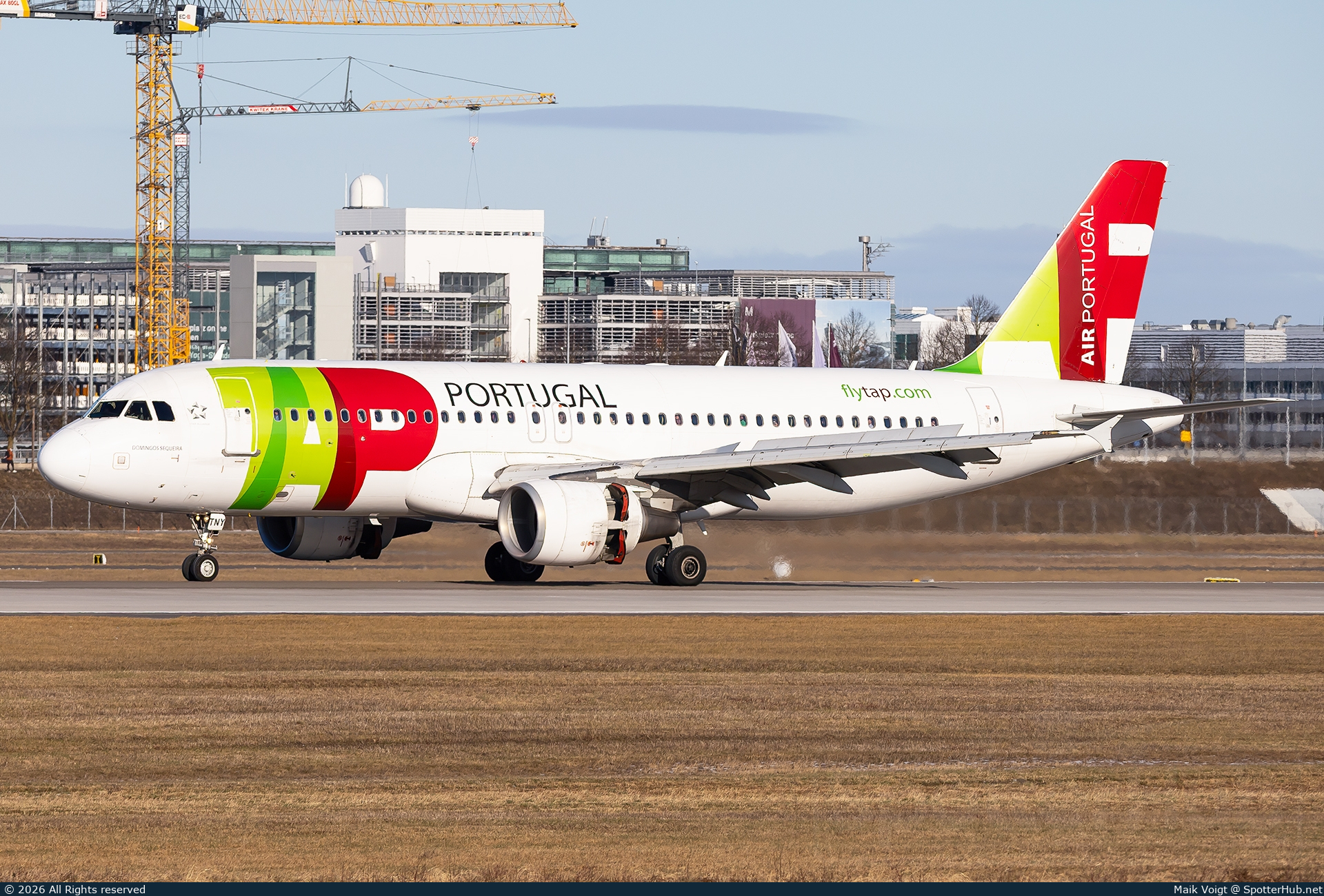 Photo of CS-TNY - Airbus A320-214 operated by TAP Air Portugal