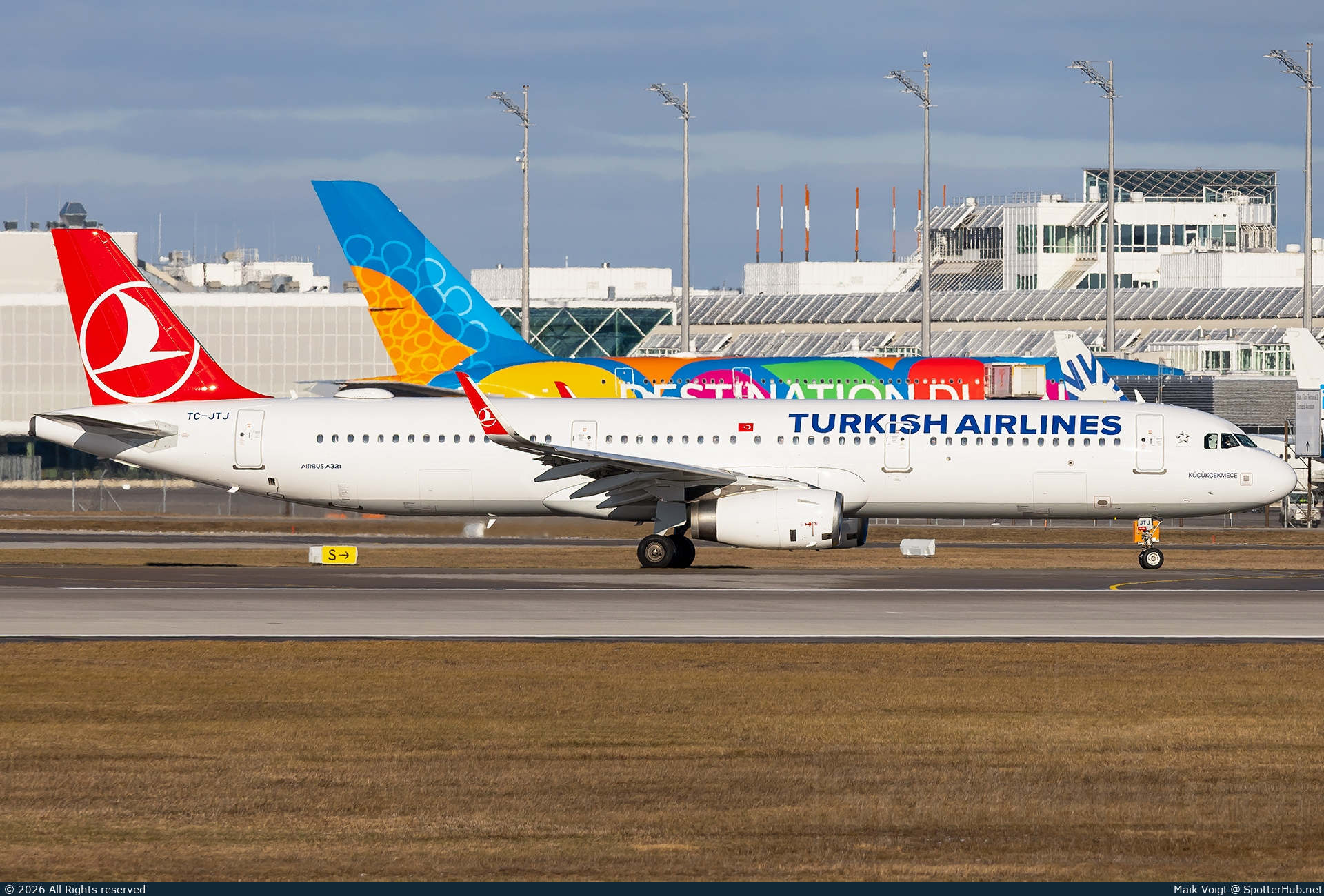 Photo of TC-JTJ - Airbus A321-231 operated by Turkish Airlines