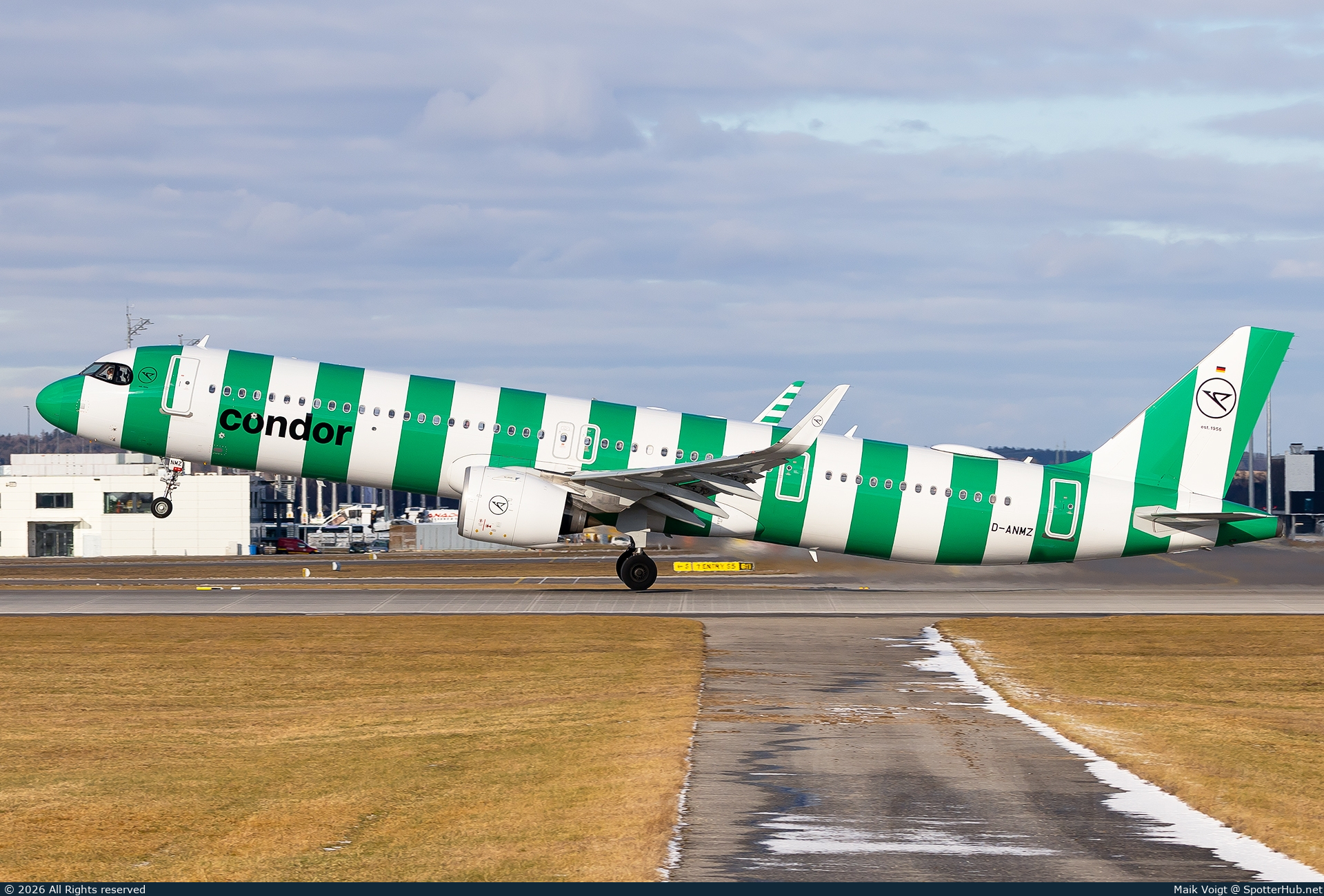 Photo of D-ANMZ - Airbus A321-271NX operated by Condor