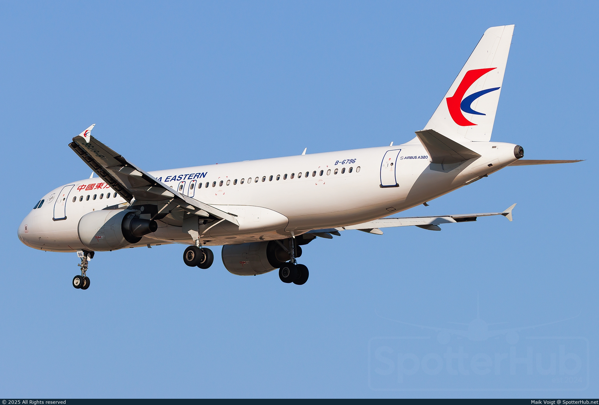 Photo of B-6796 - Airbus A320-214 operated by China Eastern Airlines