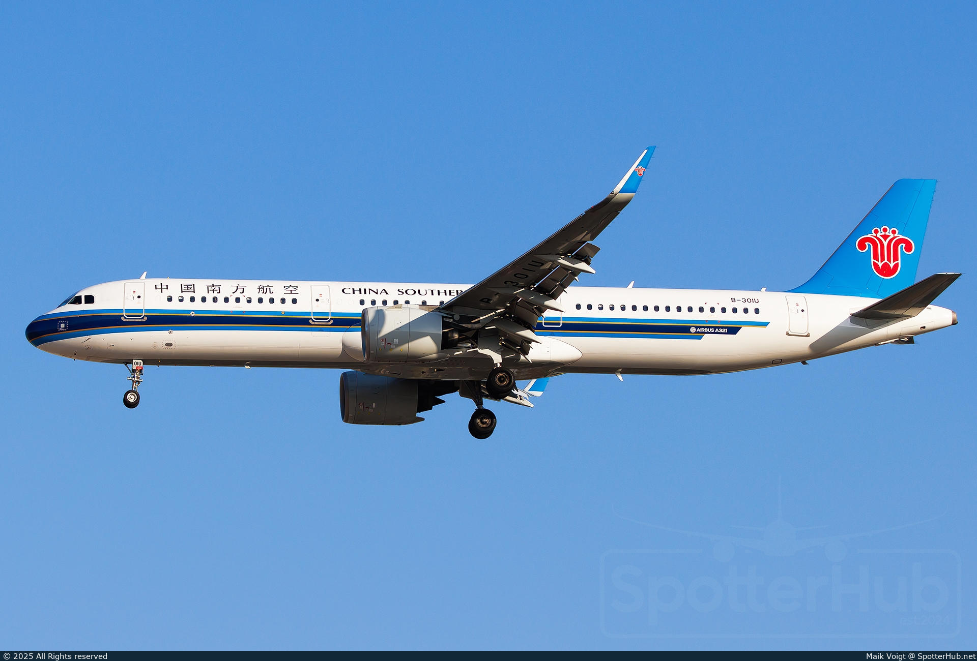 Photo of B-301U - Airbus A321-271N operated by China Southern Airlines