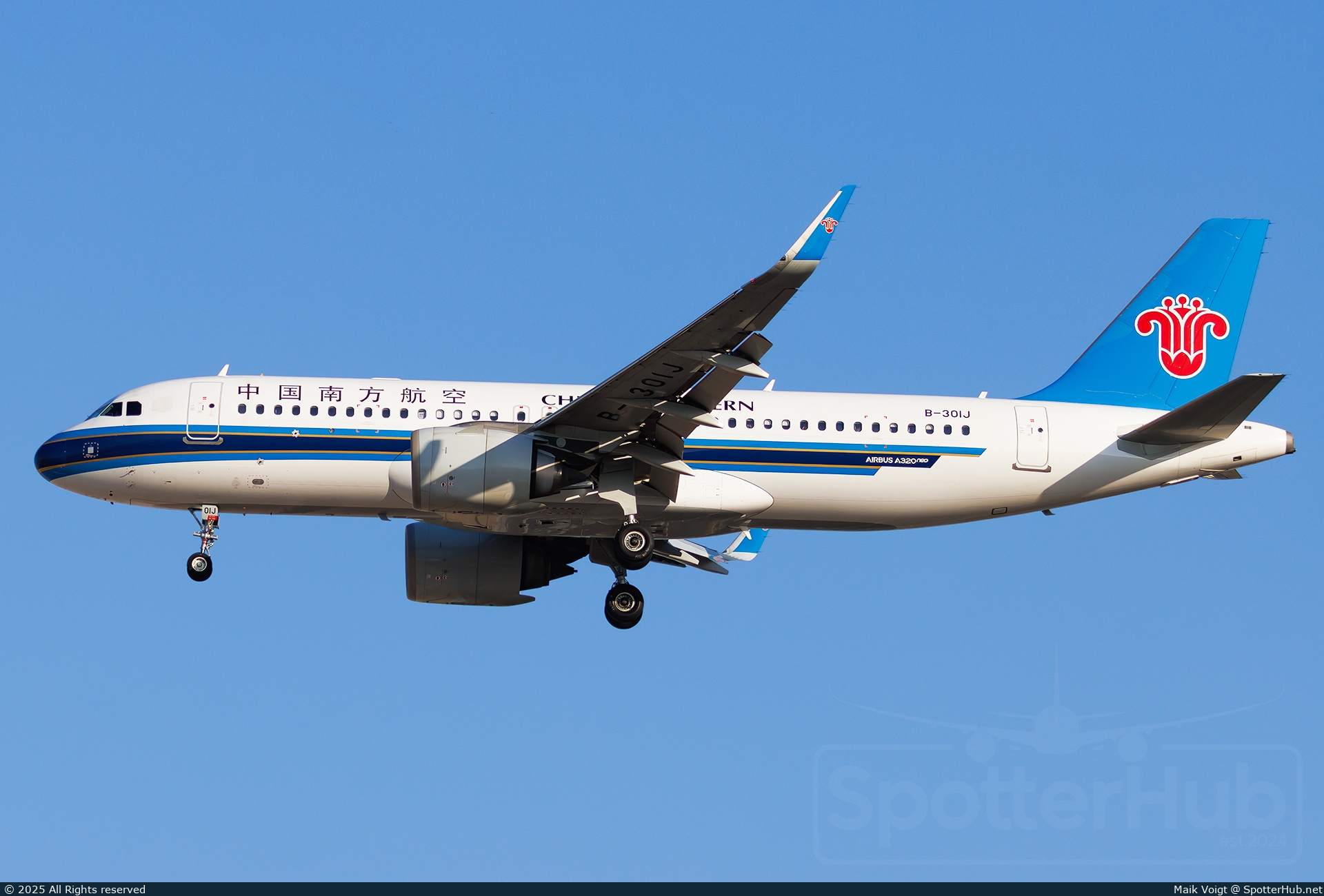 Photo of B-301J - Airbus A320-251N operated by China Southern Airlines