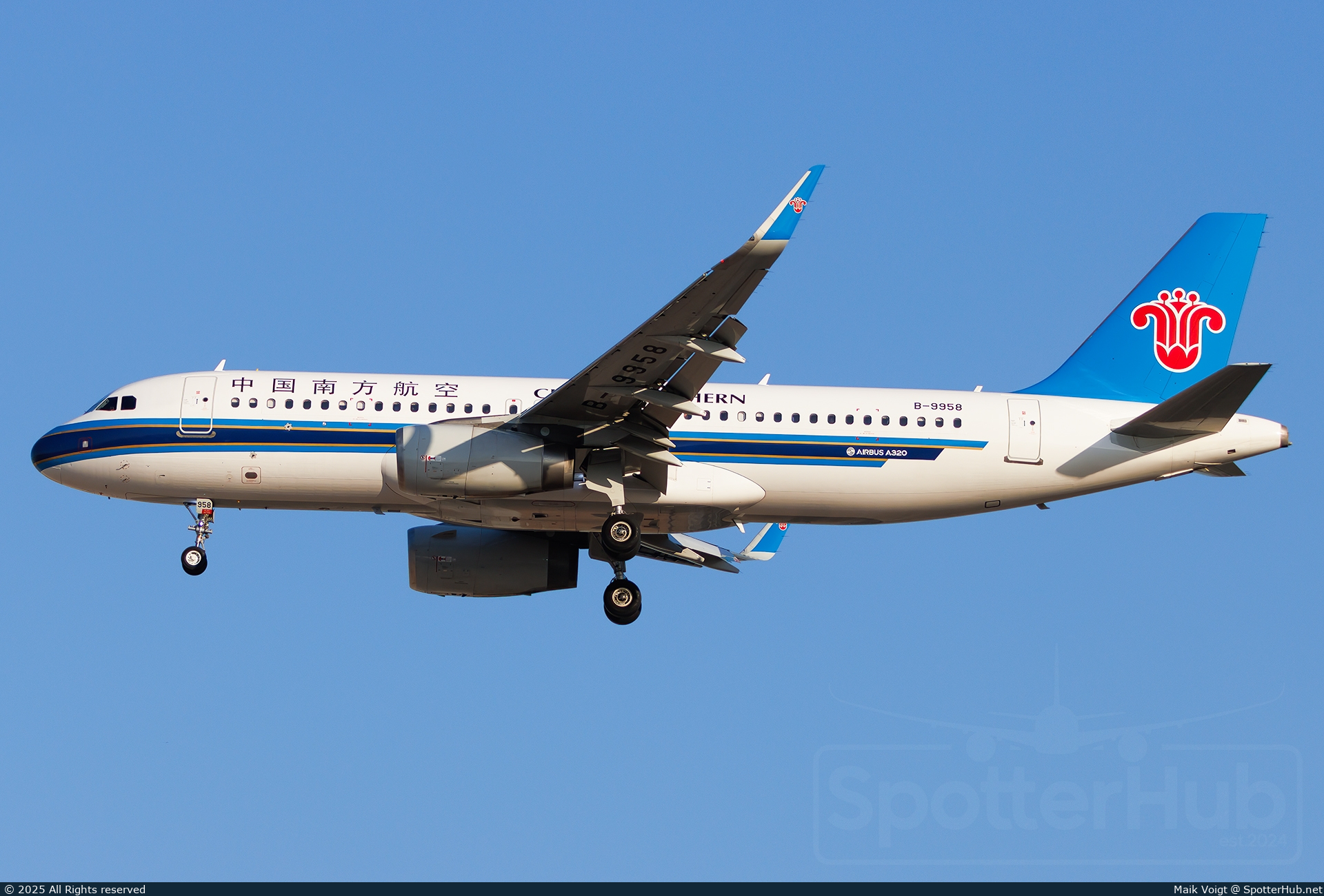 Photo of B-9958 - Airbus A320-232 operated by China Southern Airlines