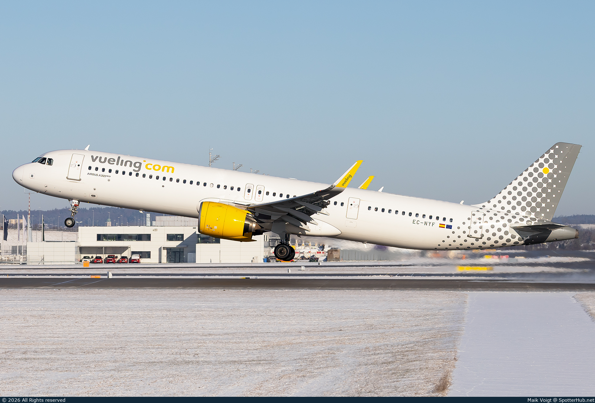 Photo of EC-NYF - Airbus A321-271NX operated by Vueling