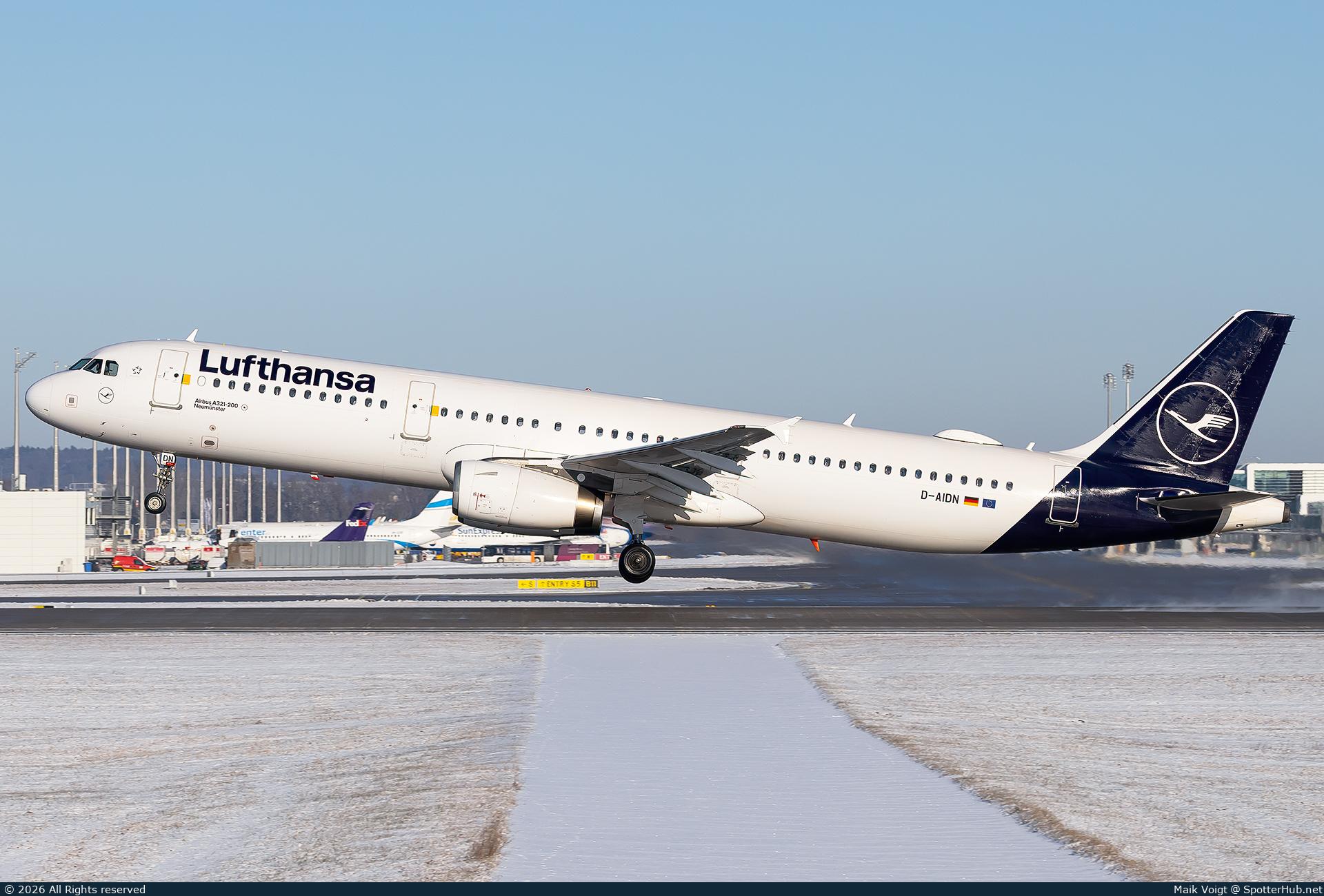 Photo of D-AIDN - Airbus A321-231 operated by Lufthansa