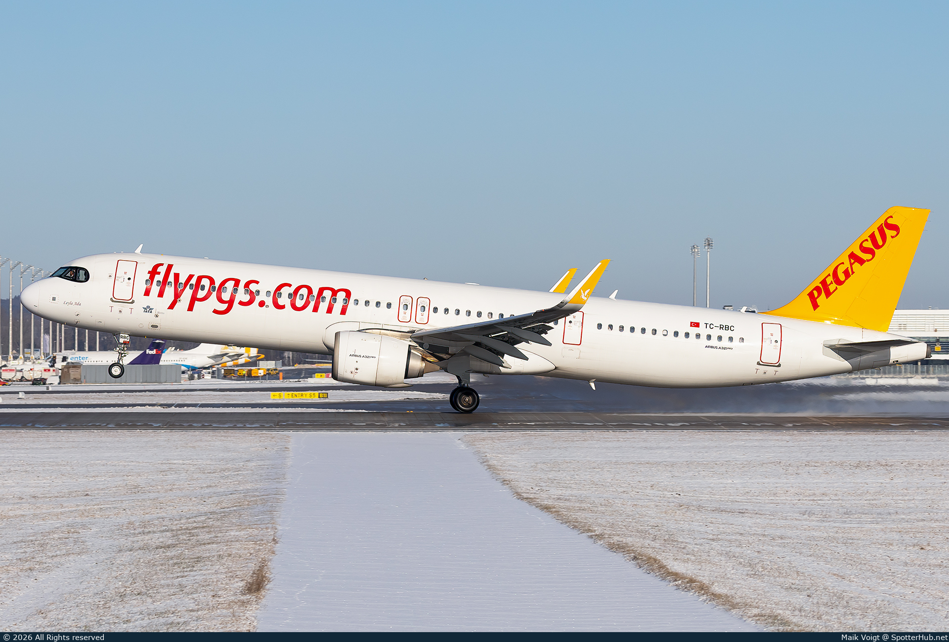 Photo of TC-RBC - Airbus A321-251NX operated by Pegasus Airlines