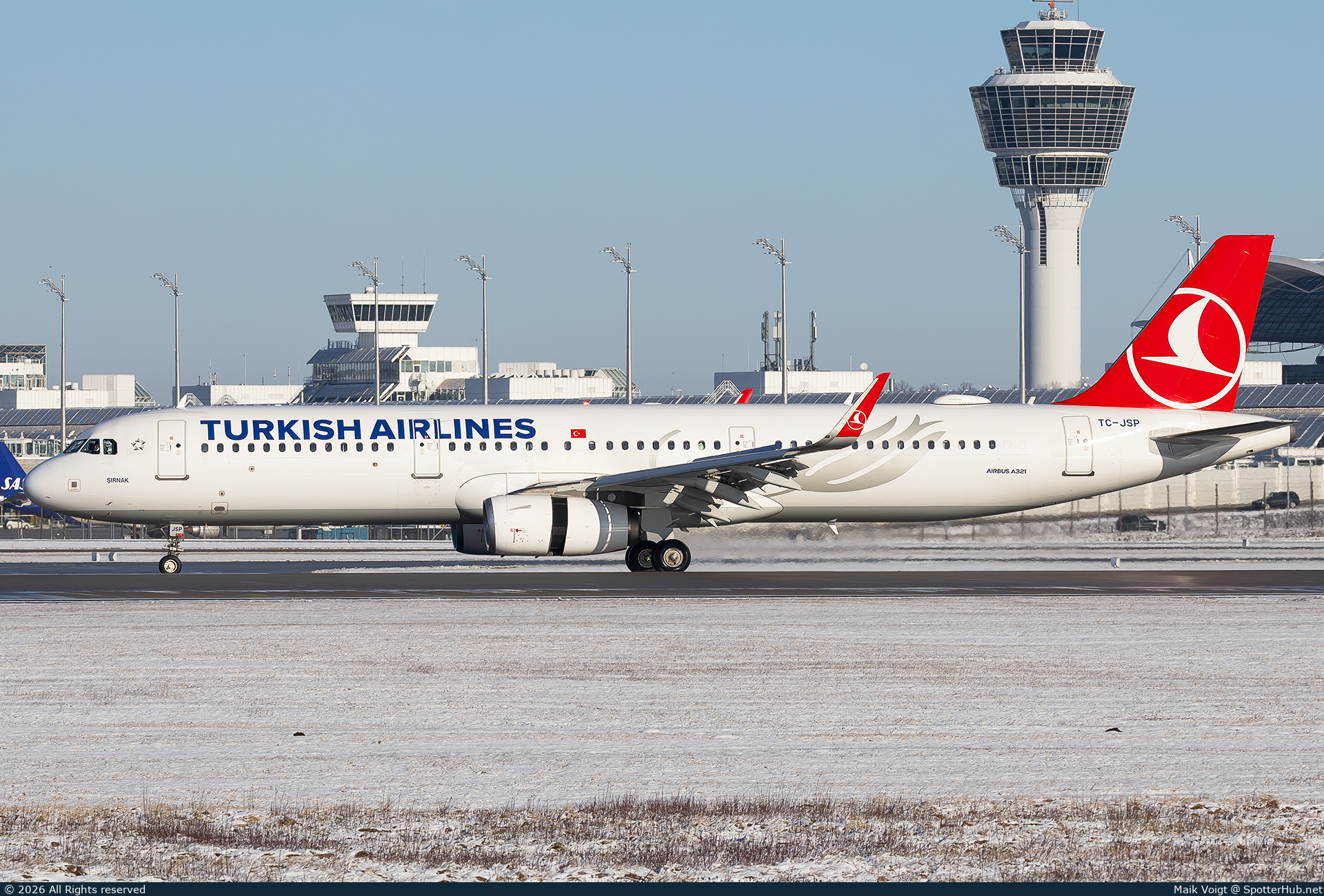 Photo of TC-JSP - Airbus A321-231 operated by Turkish Airlines