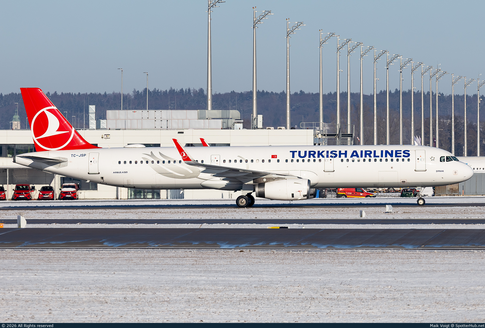Photo of TC-JSP - Airbus A321-231 operated by Turkish Airlines