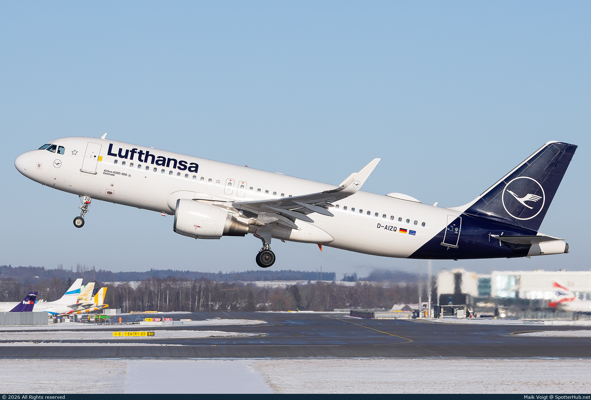 Photo of D-AIZQ - Airbus A320-214 operated by Lufthansa