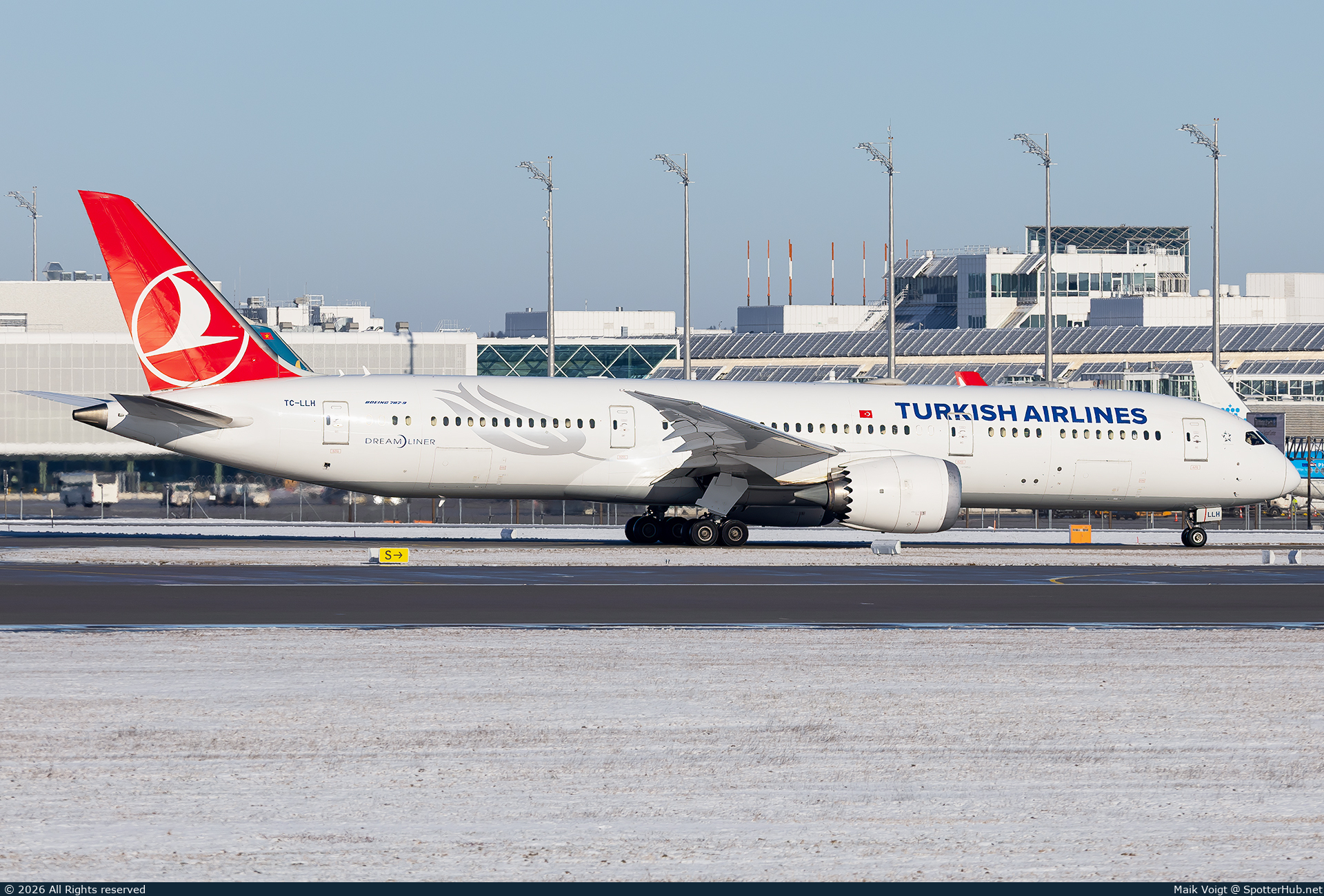 Photo of TC-LLH - Boeing 787-9 Dreamliner operated by Turkish Airlines