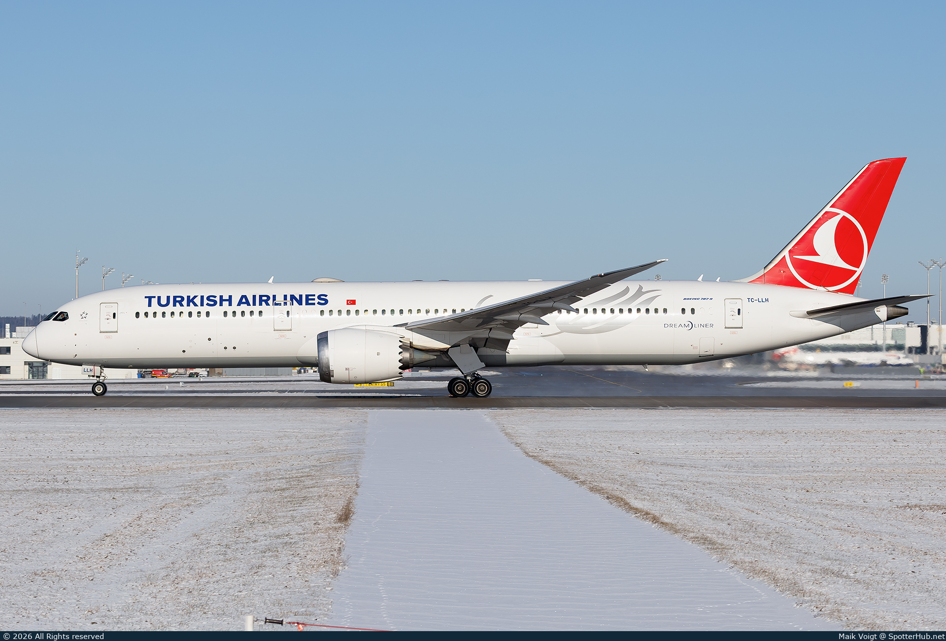Photo of TC-LLH - Boeing 787-9 Dreamliner operated by Turkish Airlines