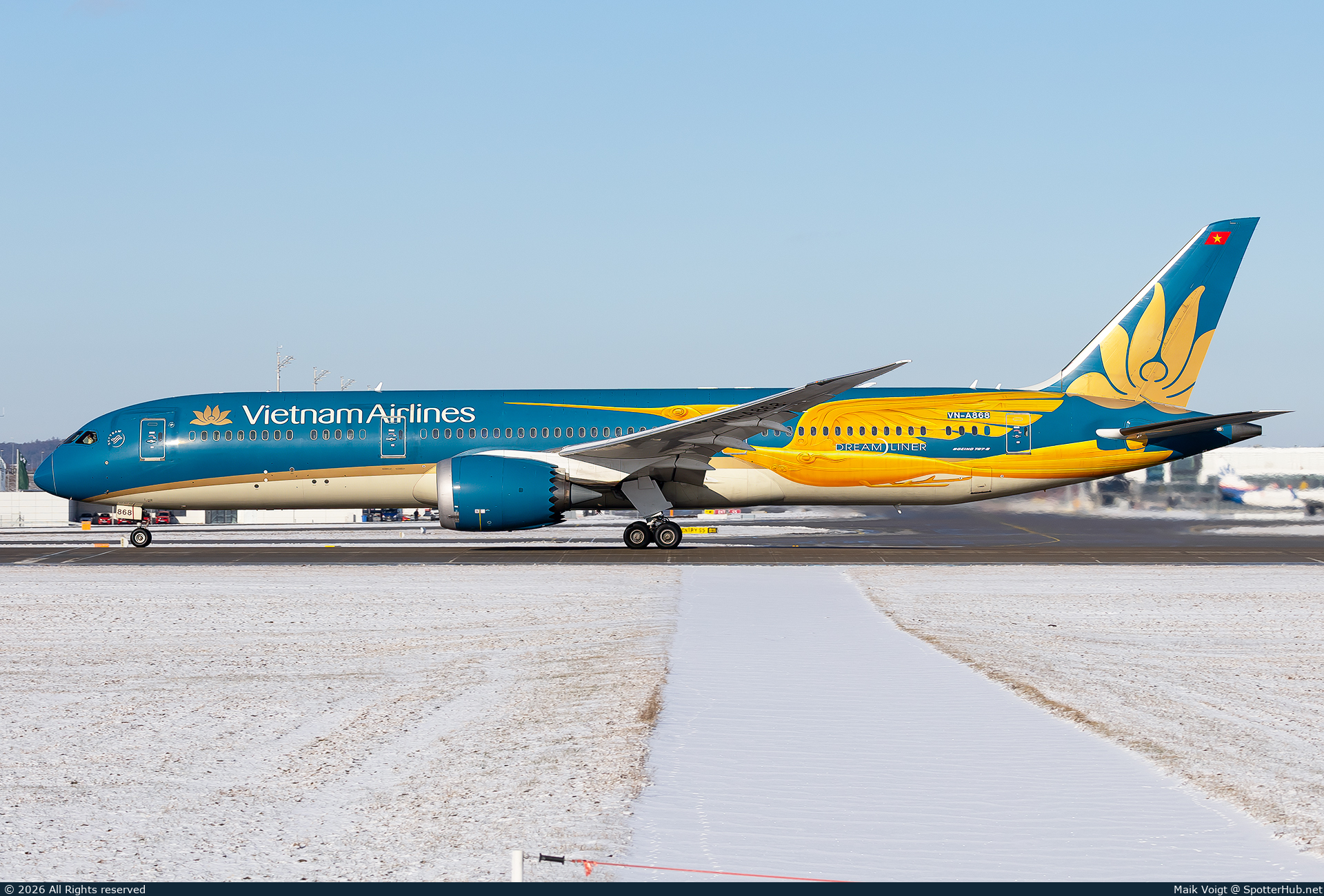 Photo of VN-A868 - Boeing 787-9 Dreamliner operated by Vietnam Airlines
