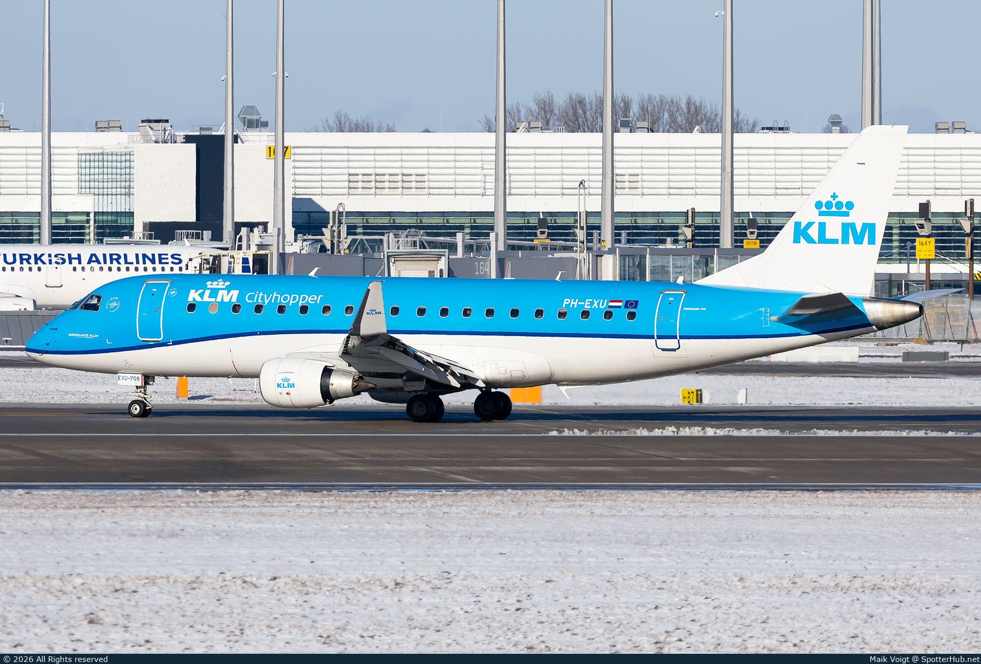 Photo of PH-EXU - Embraer ERJ-175STD operated by KLM Cityhopper