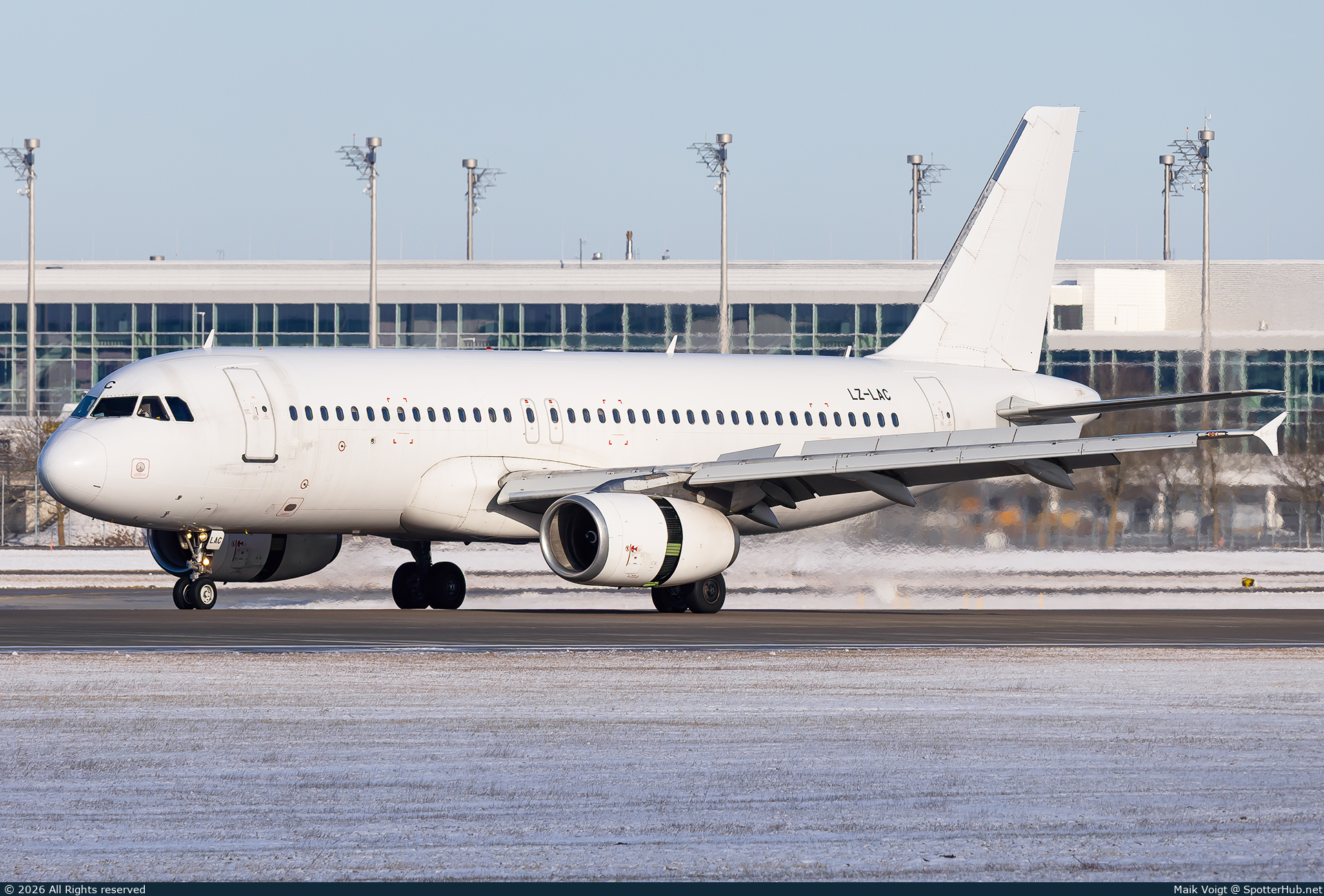 Photo of LZ-LAC - Airbus A320-231 operated by European Air Charter