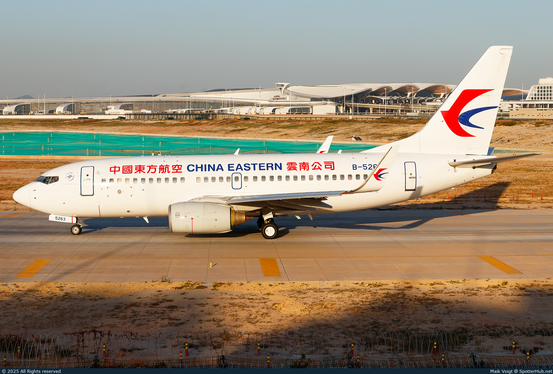 Photo of B-5263 - Boeing 737-79P operated by China Eastern Airlines