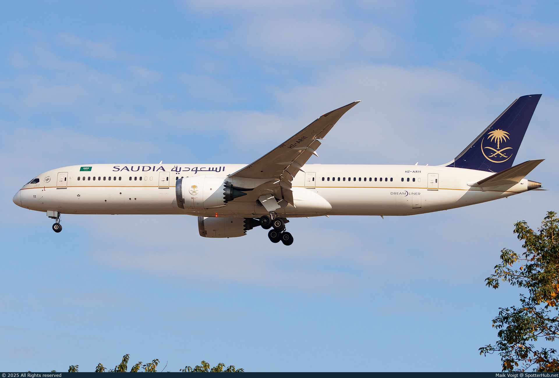Photo of HZ-AR11 - Boeing 787-9 Dreamliner operated by Saudia