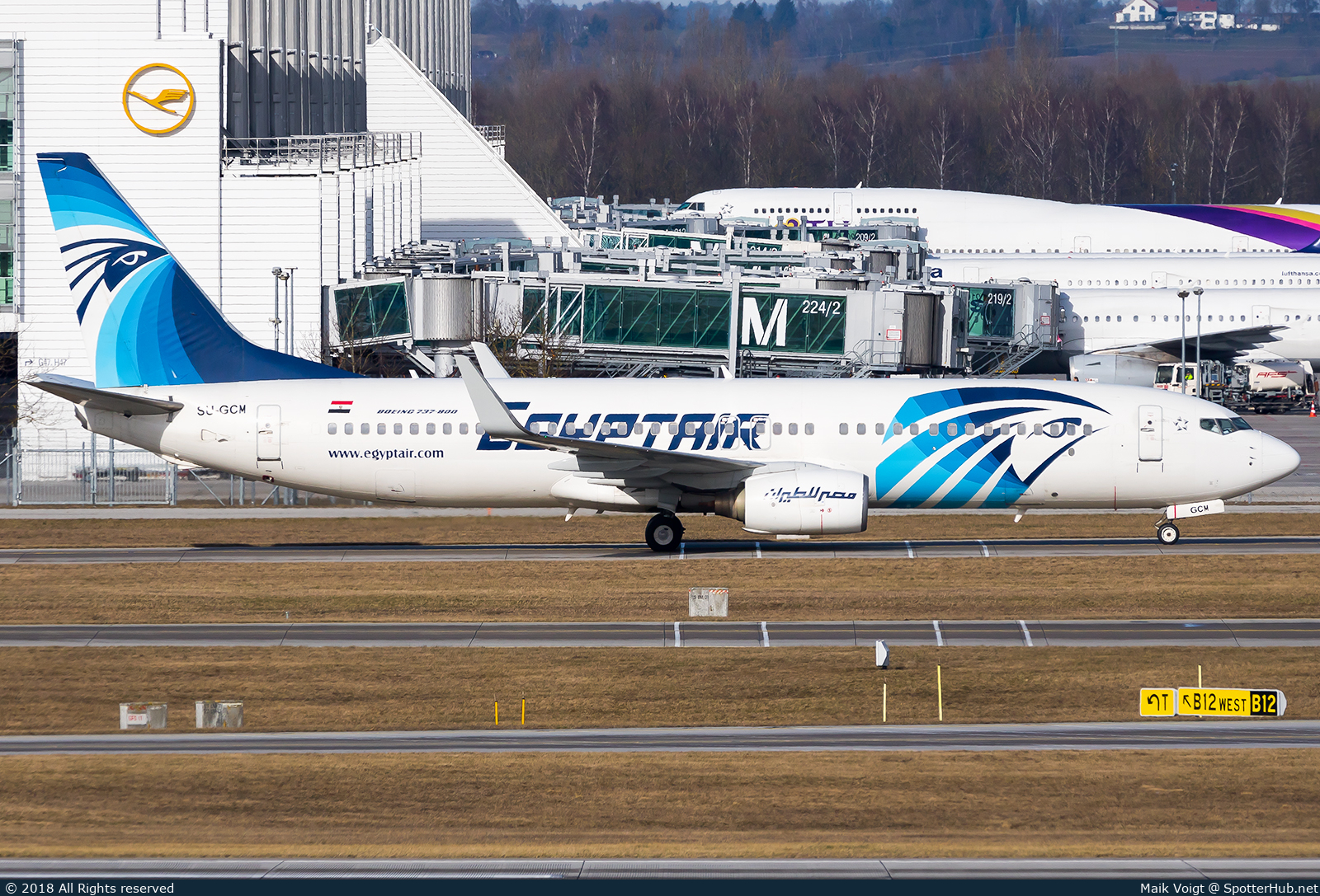 Photo of SU-GCM - Boeing 737-866 operated by Egyptair