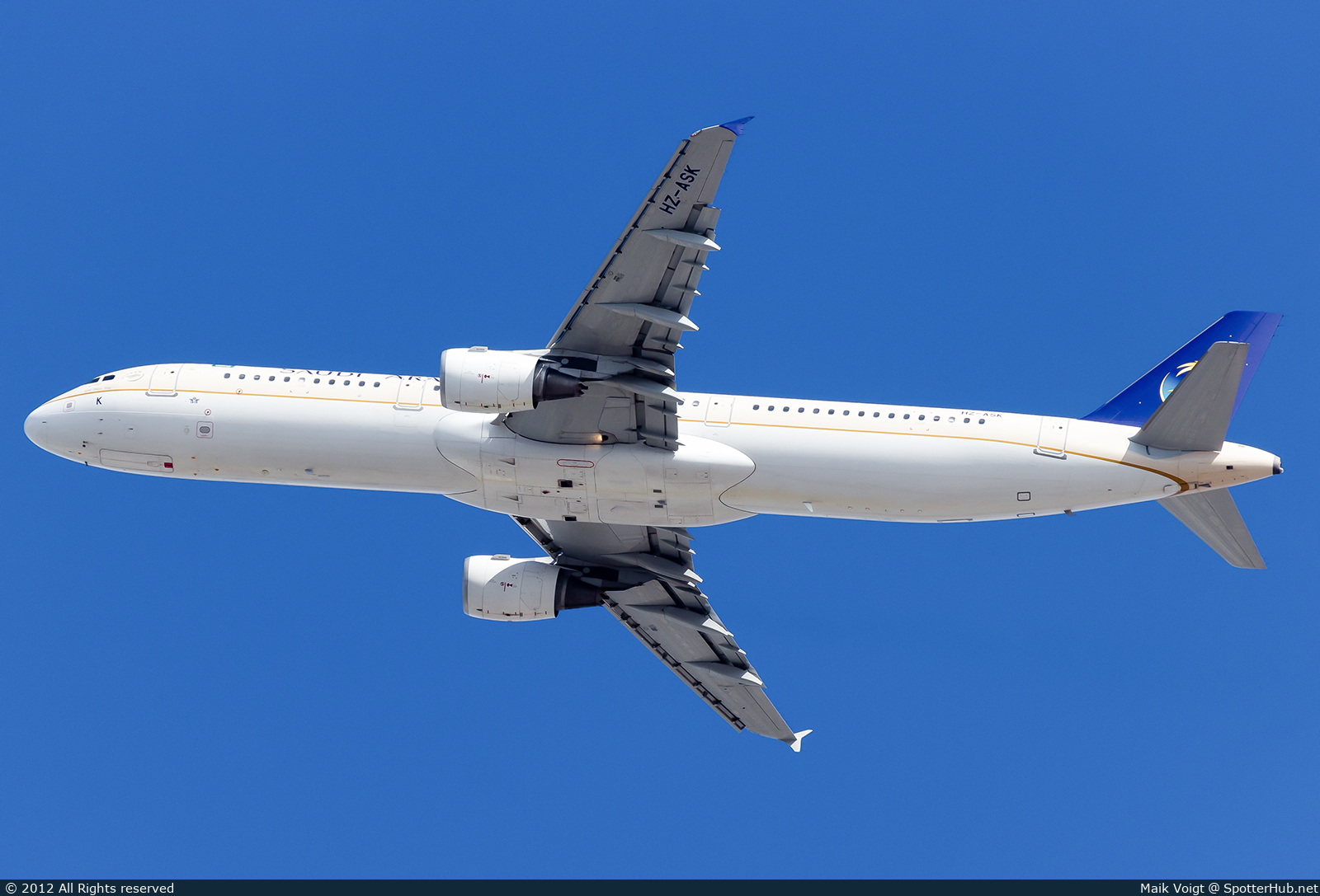 Photo of HZ-ASK - Airbus A321-211 operated by Saudi Arabian Airlines