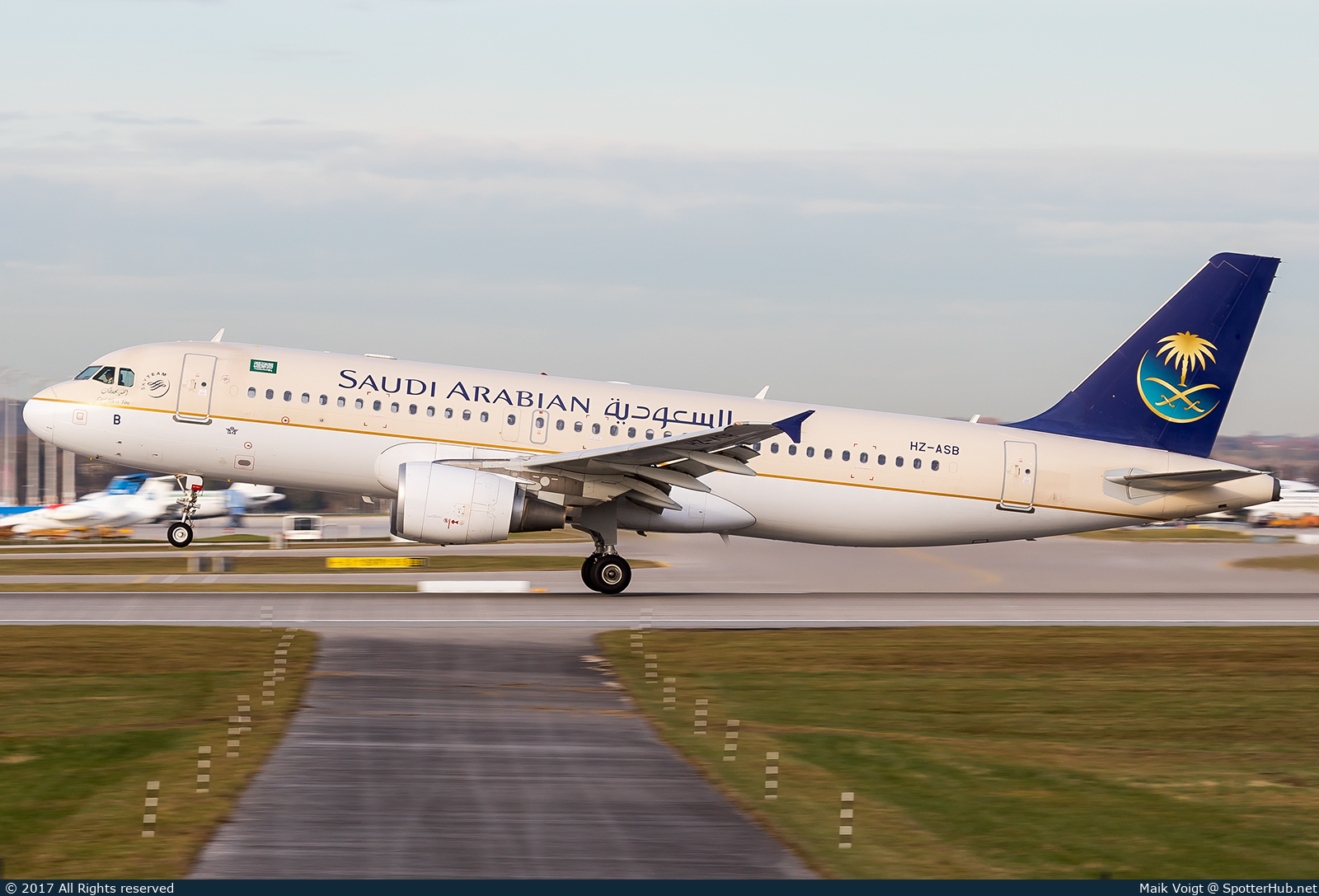 Photo of HZ-ASB - Airbus A320-214 operated by Saudi Arabian Airlines