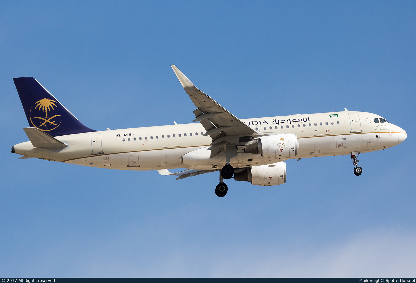 Photo of HZ-AS54 - Airbus A320-214 operated by Saudia