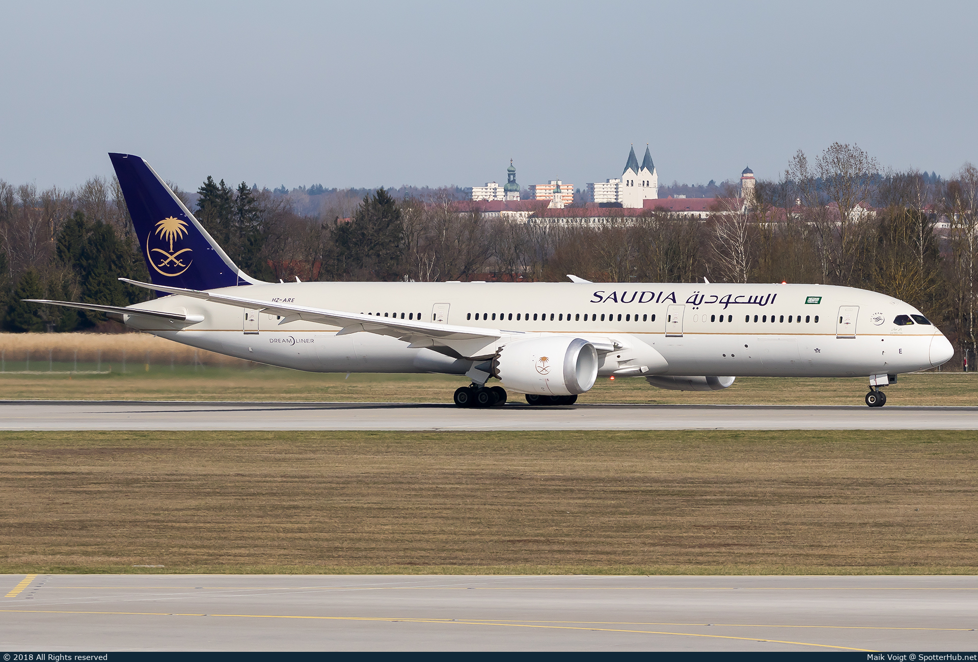 Photo of HZ-ARE - Boeing 787-9 Dreamliner operated by Saudia