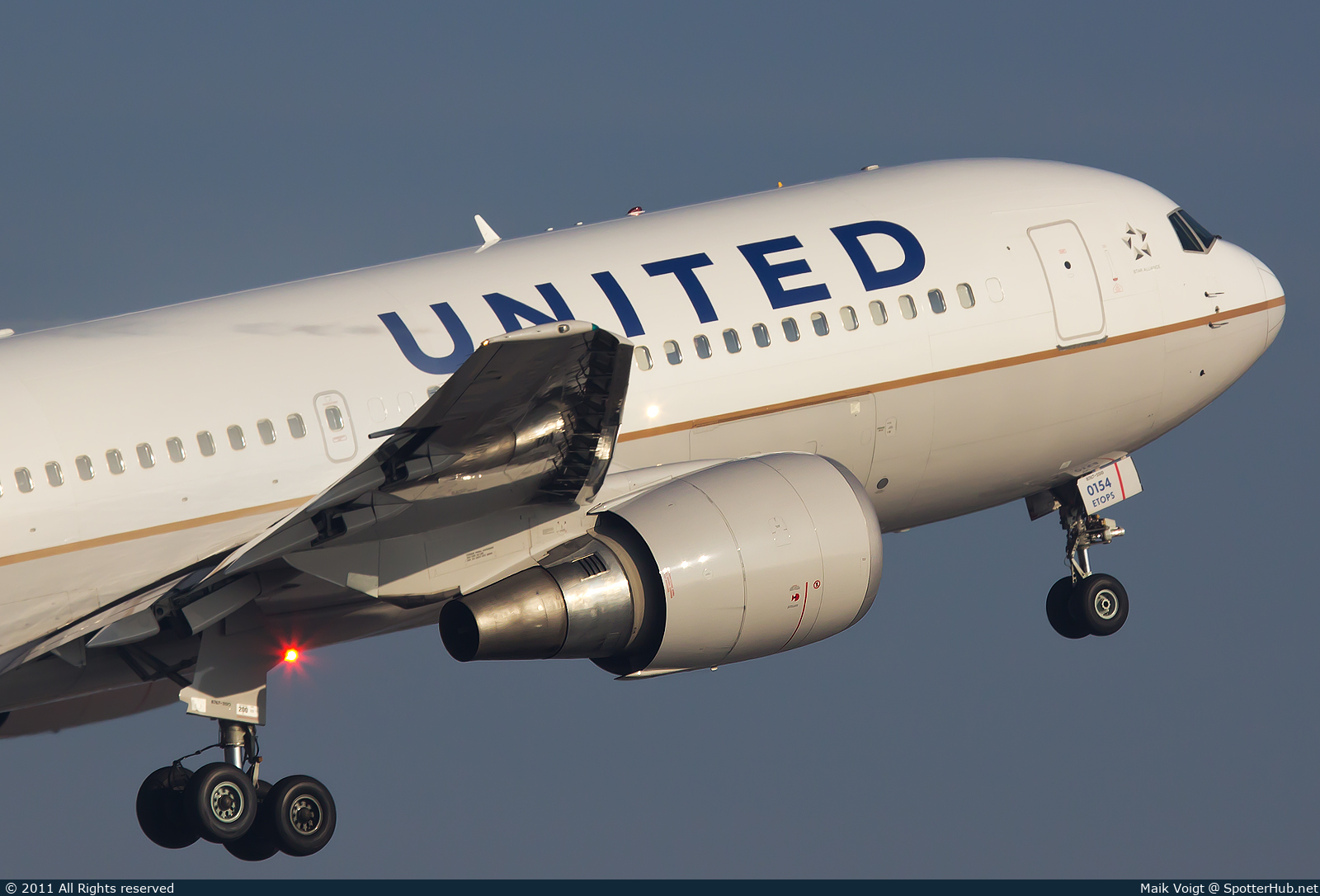 Photo of N69154 - Boeing 767-224(ER) operated by United Airlines