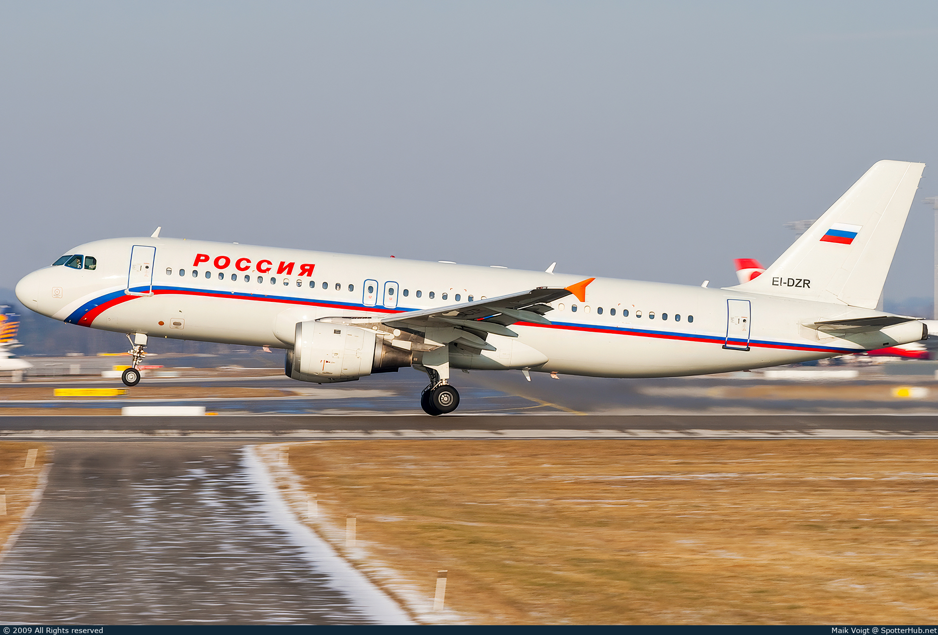 Photo of EI-DZR - Airbus A320-212 operated by Rossiya Airlines