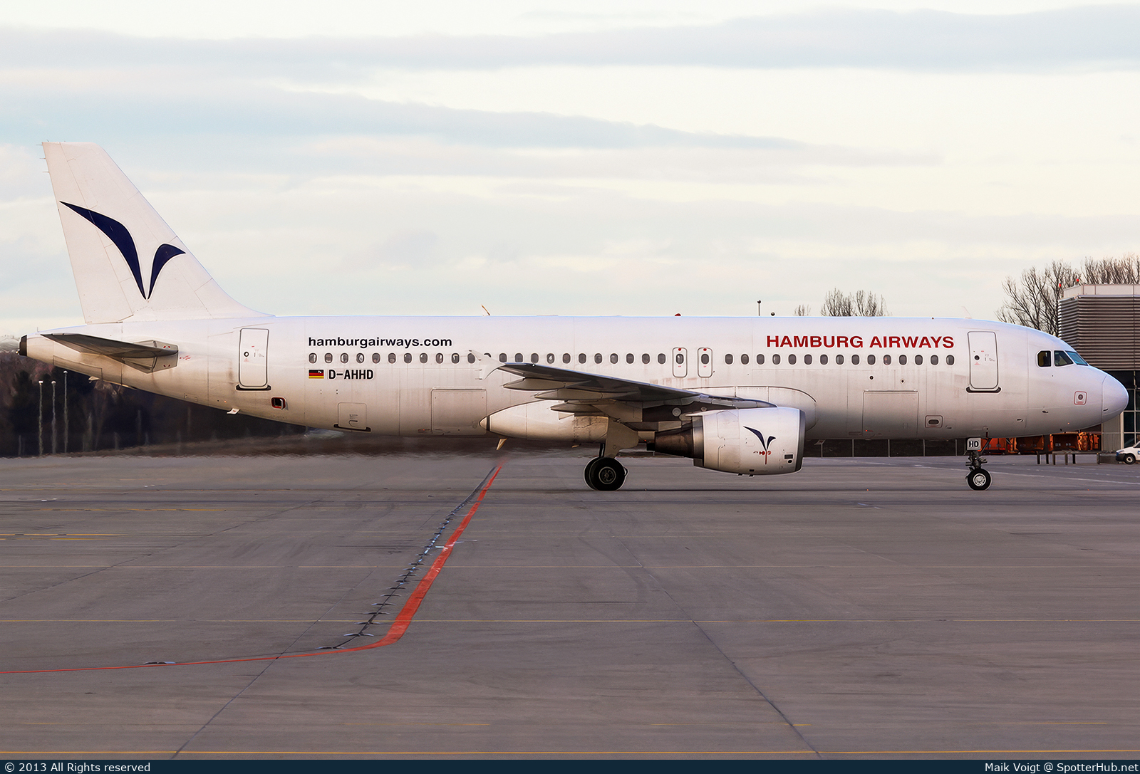Photo of D-AHHD - Airbus A320-214 operated by Hamburg Airways