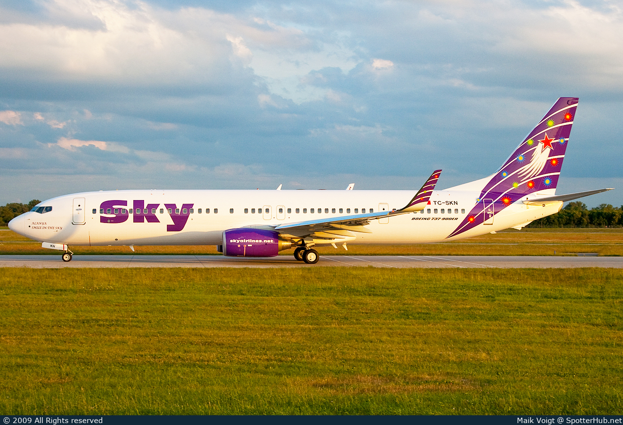 Photo of TC-SKN - Boeing 737-94X(ER) operated by Sky Airlines