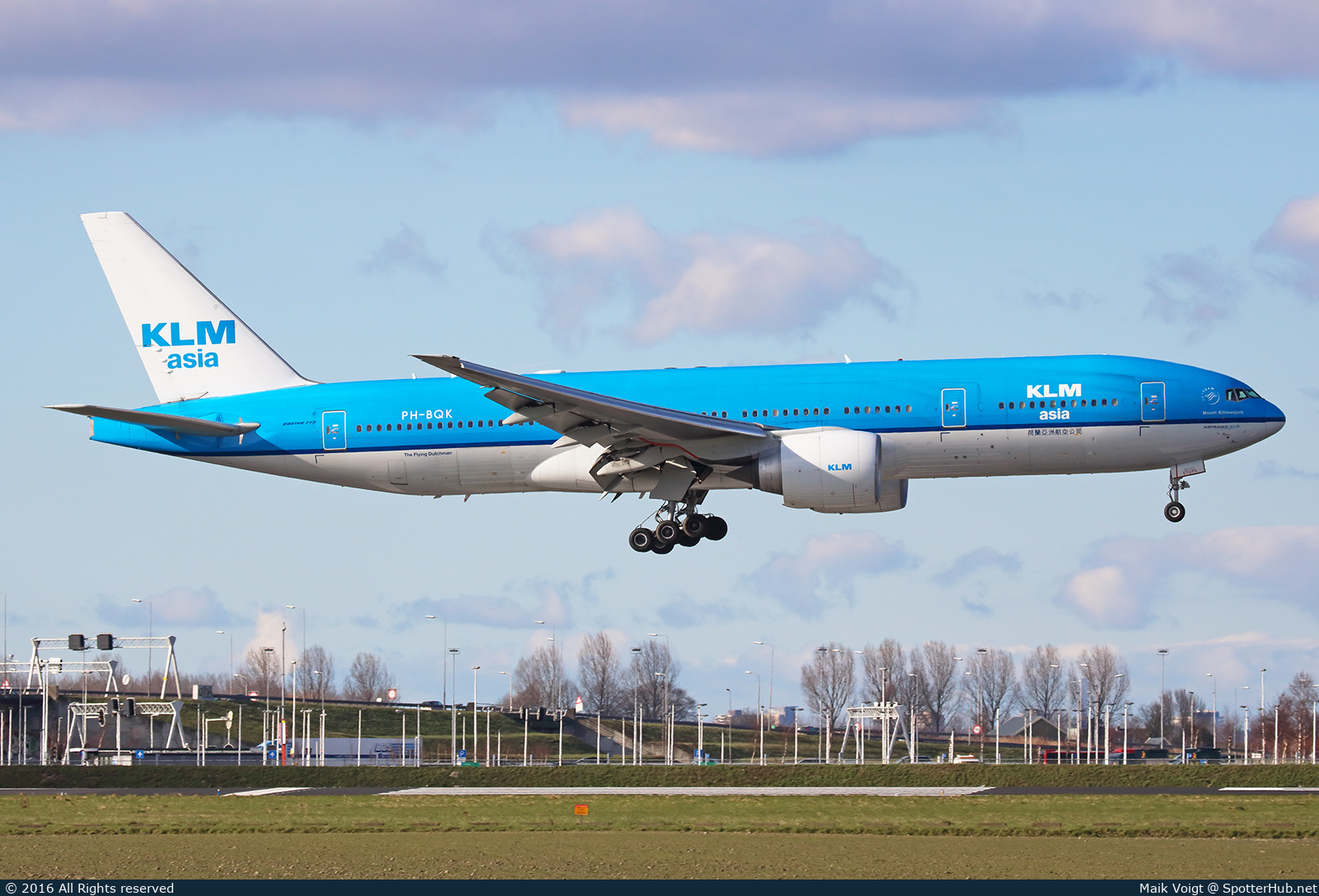 Photo of PH-BQK - Boeing 777-206(ER) operated by KLM Asia