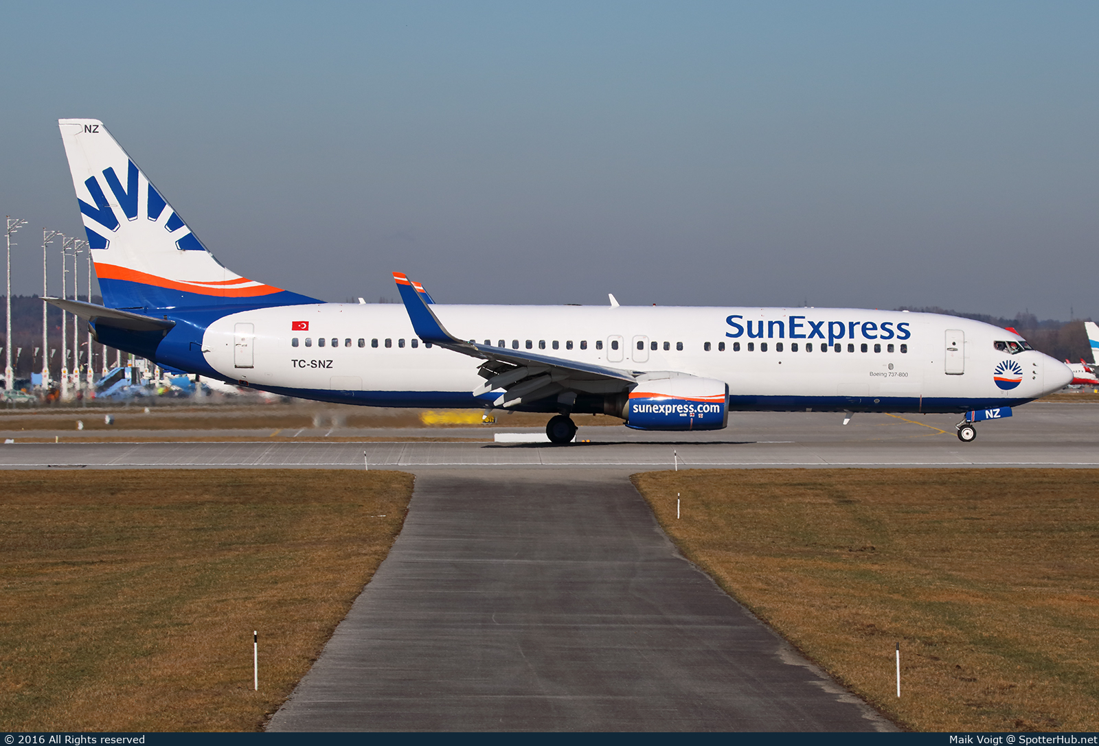 Photo of TC-SNZ - Boeing 737-86N operated by SunExpress