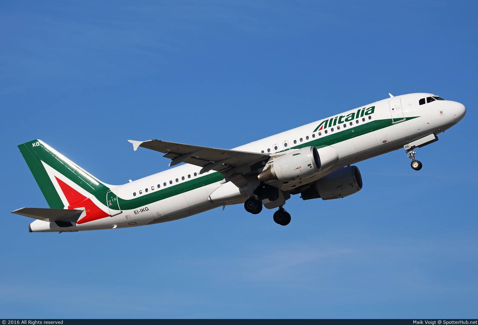 Photo of EI-IKG - Airbus A320-214 operated by Alitalia