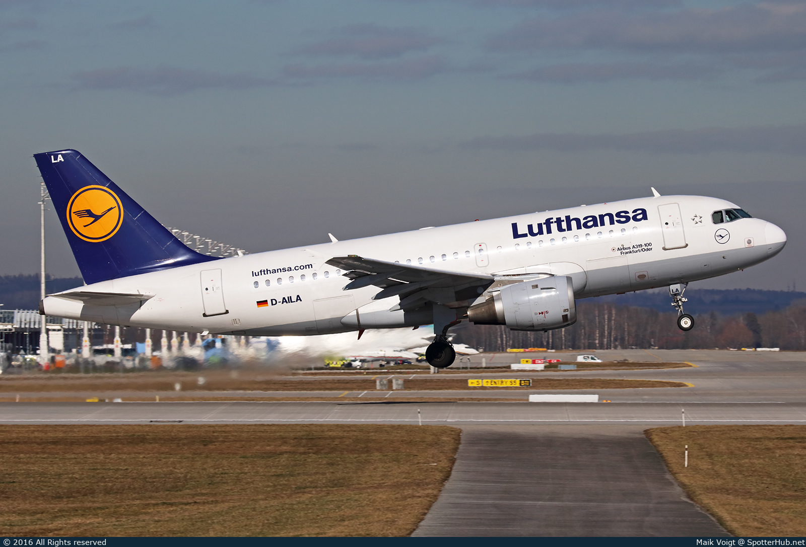 Photo of D-AILA - Airbus A319-114 operated by Lufthansa