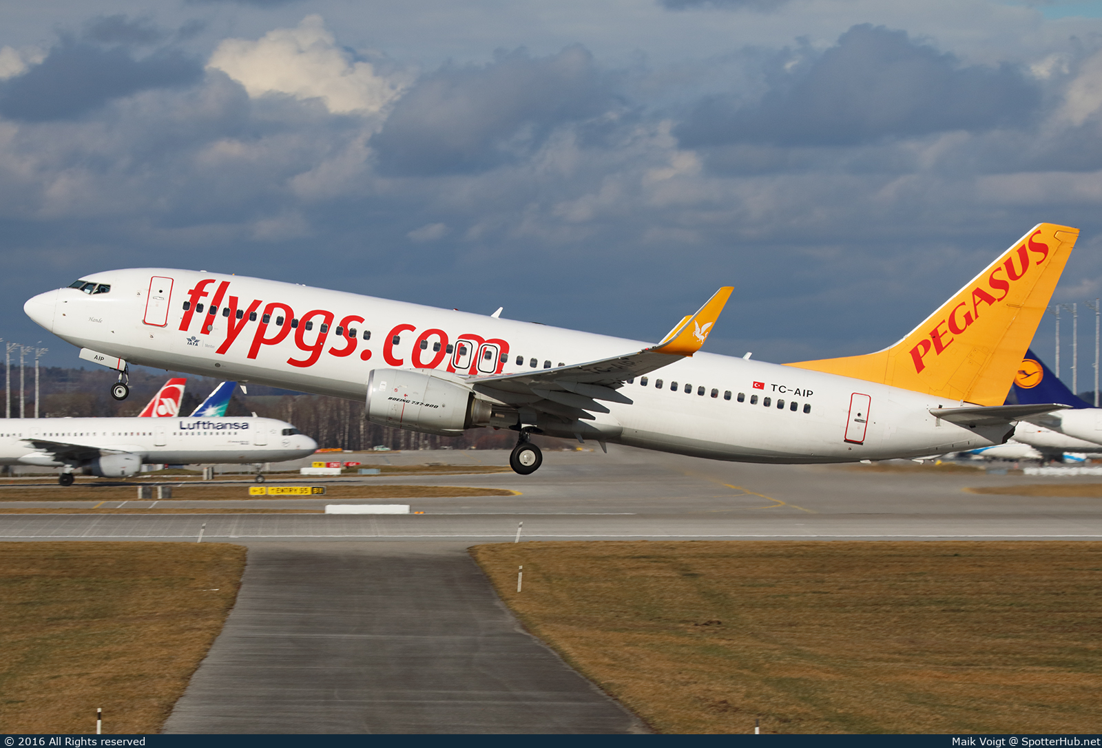 Photo of TC-AIP - Boeing 737-82R operated by Pegasus Airlines