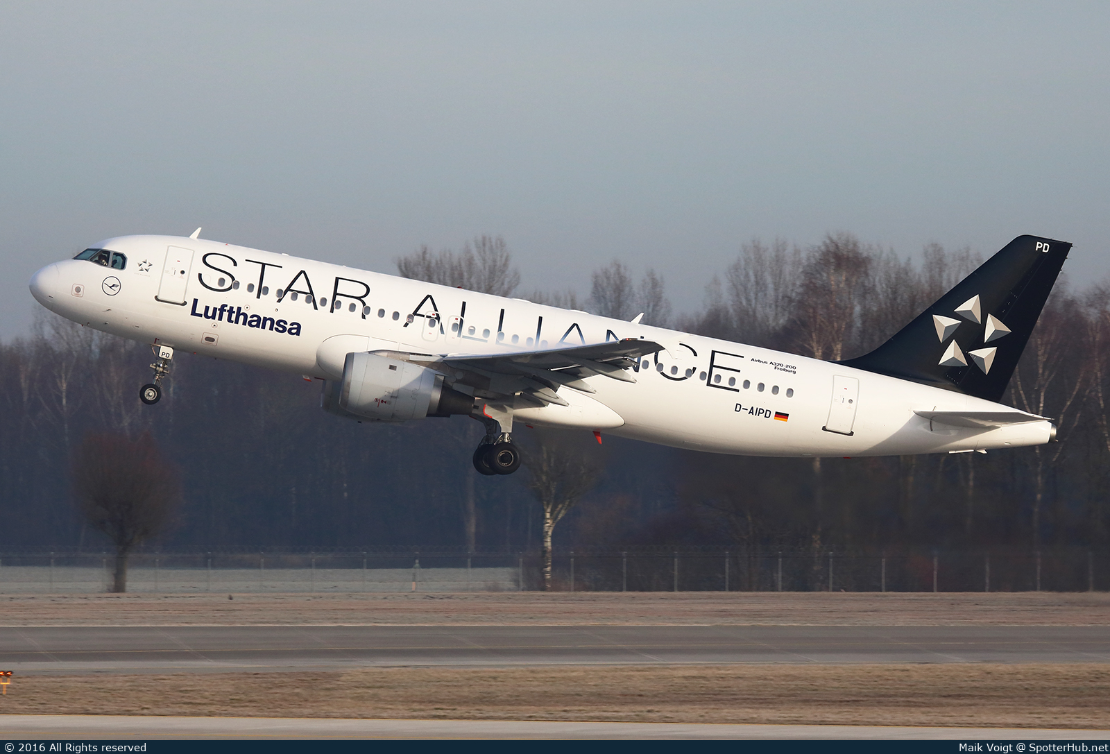 Photo of D-AIPD - Airbus A320-211 operated by Lufthansa