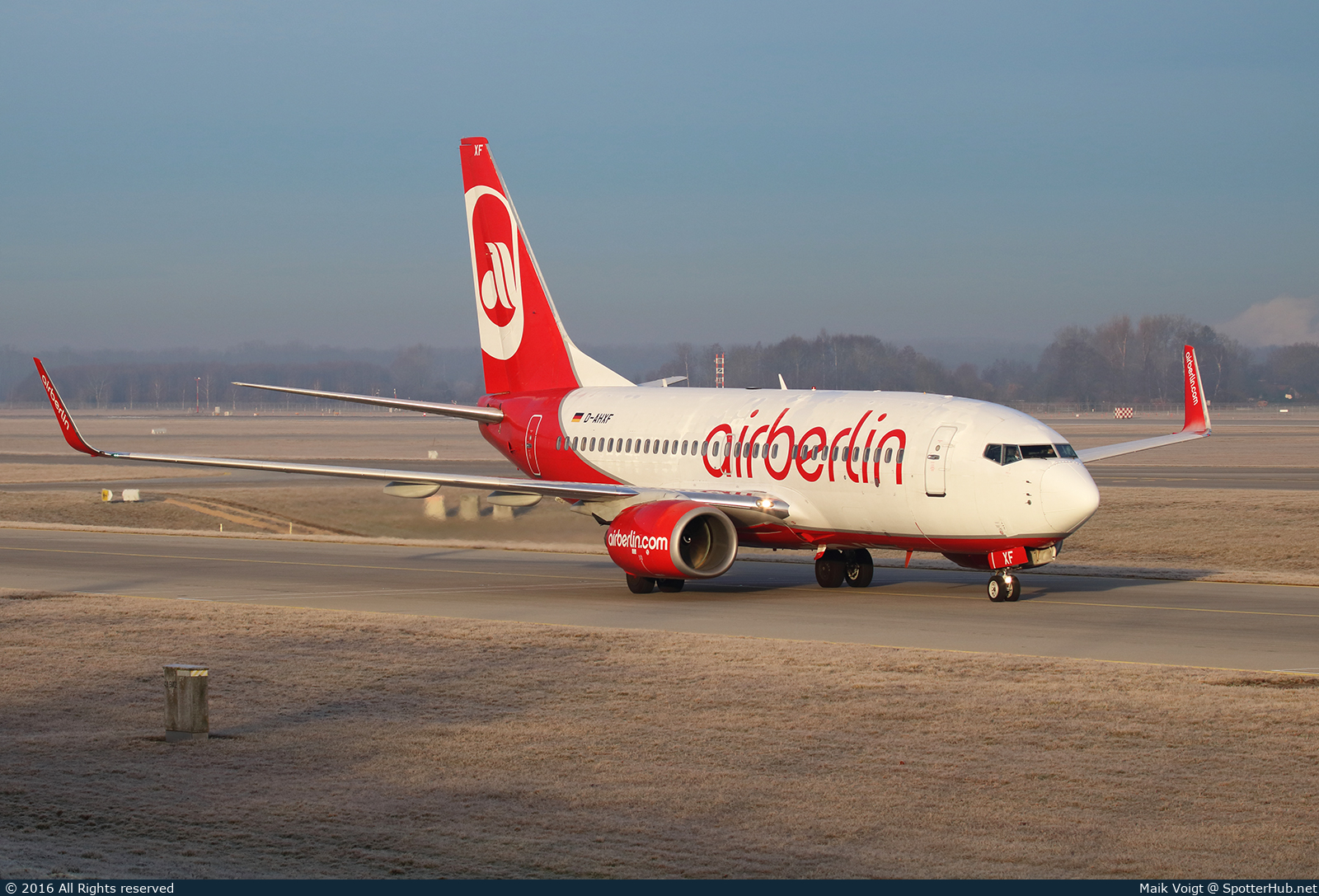 Photo of D-AHXF - Boeing 737-7K5 operated by Air Berlin (opb TUIfly)