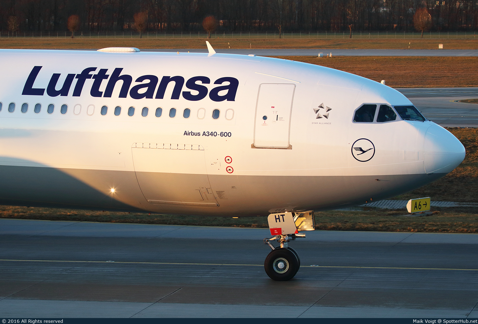 Photo of D-AIHT - Airbus A340-642 operated by Lufthansa