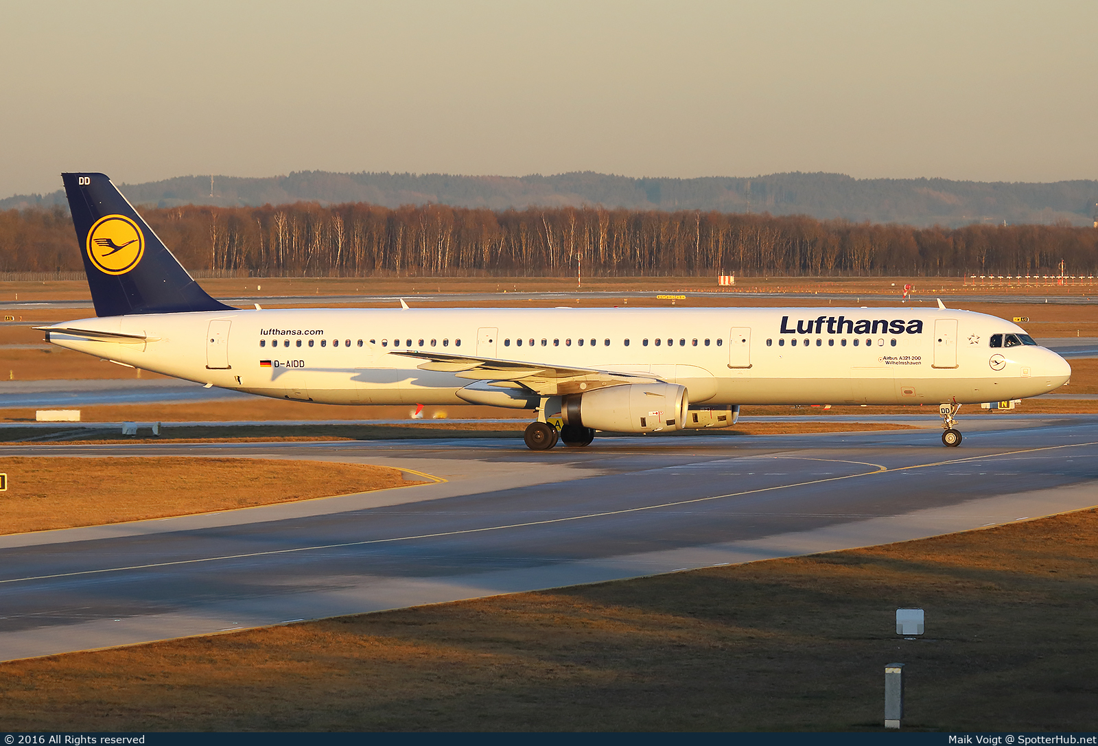 Photo of D-AIDD - Airbus A321-231 operated by Lufthansa