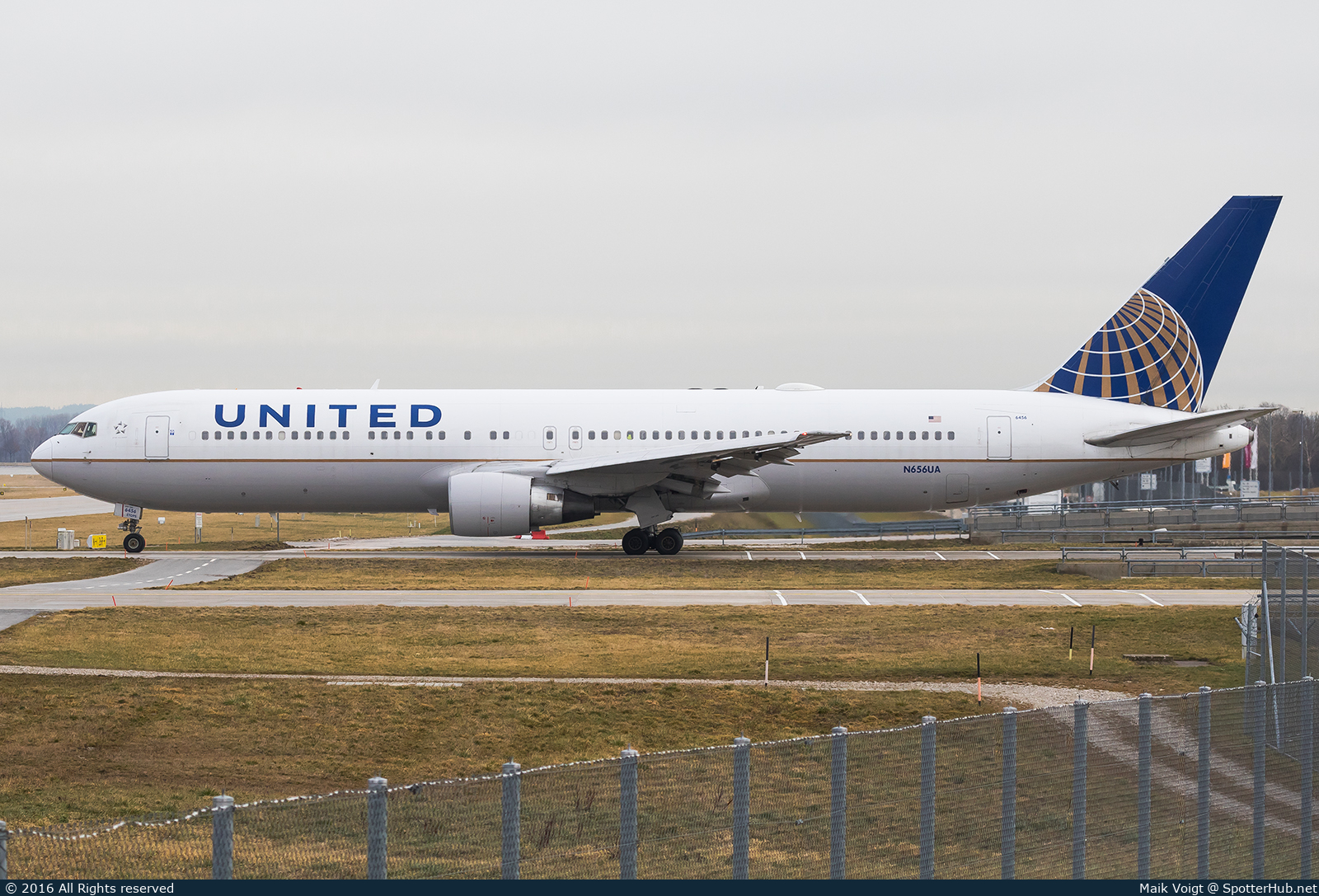 Photo of N656UA - Boeing 767-322(ER) operated by United Airlines