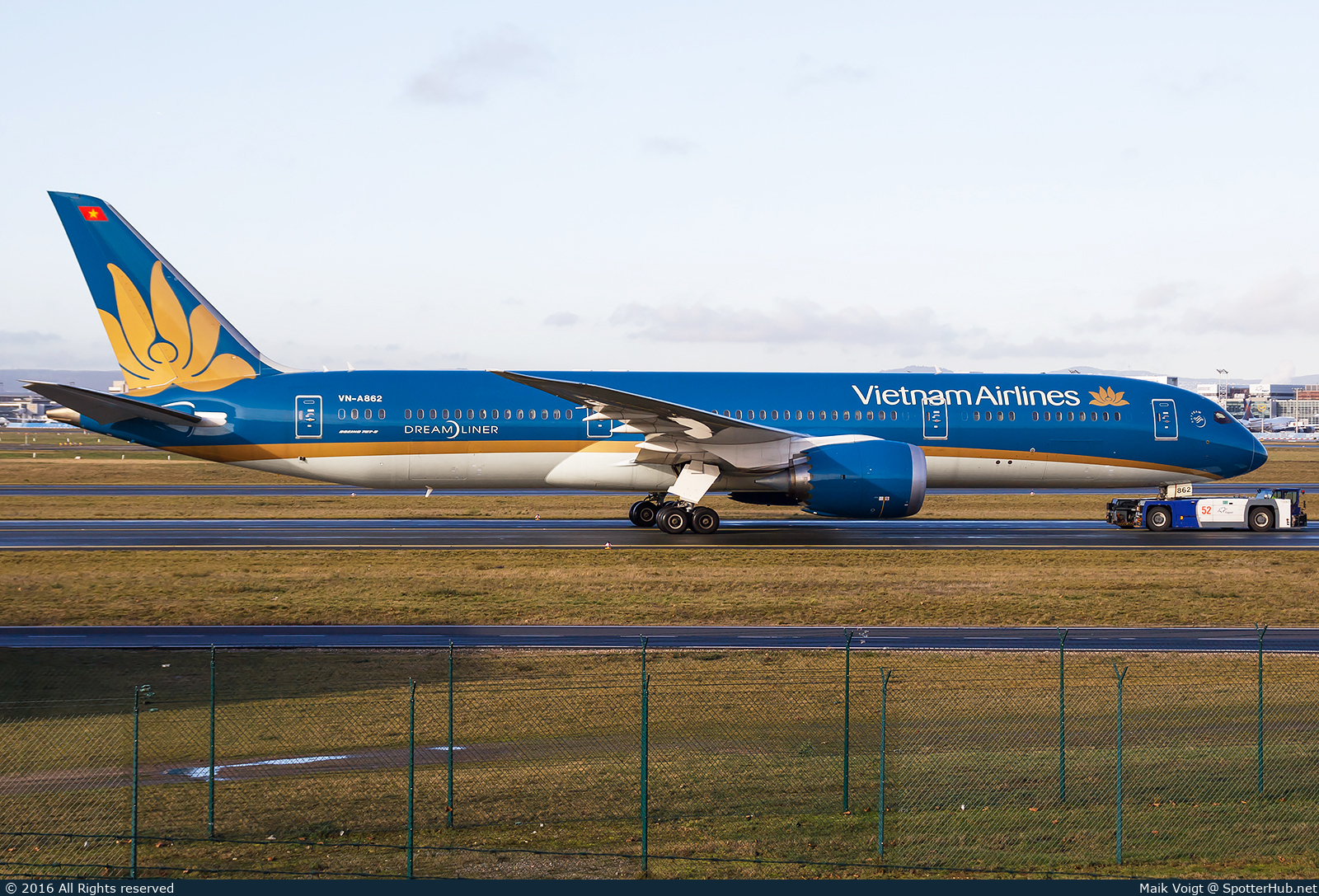 Photo of VN-A862 - Boeing 787-9 Dreamliner operated by Vietnam Airlines