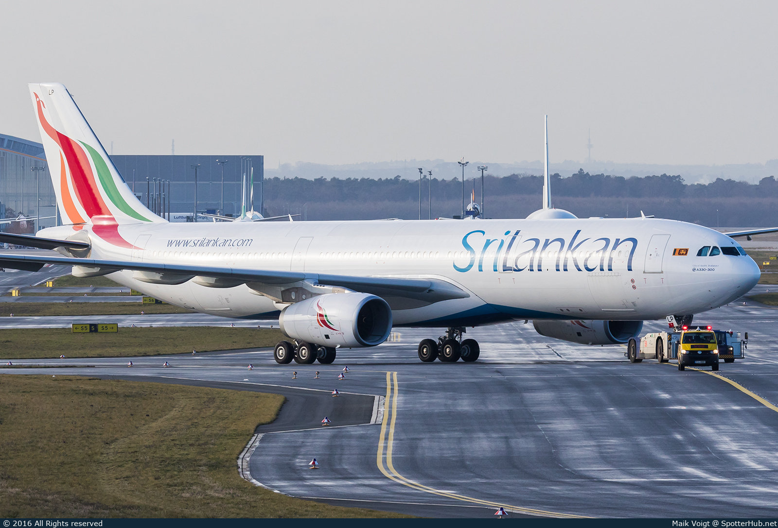 Photo of 4R-ALP - Airbus A330-343 operated by SriLankan Airlines