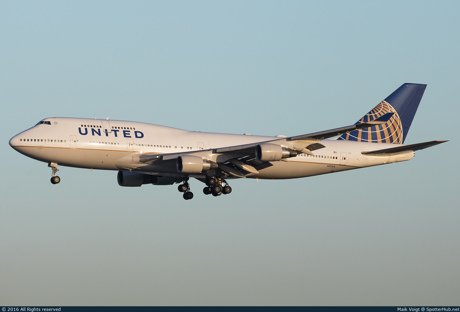 Photo of N121UA - Boeing 747-422 operated by United Airlines