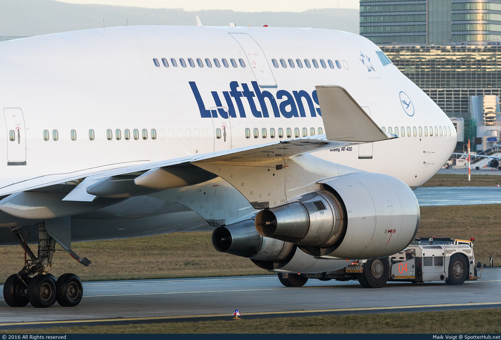 Photo of D-ABVT - Boeing 747-430 operated by Lufthansa